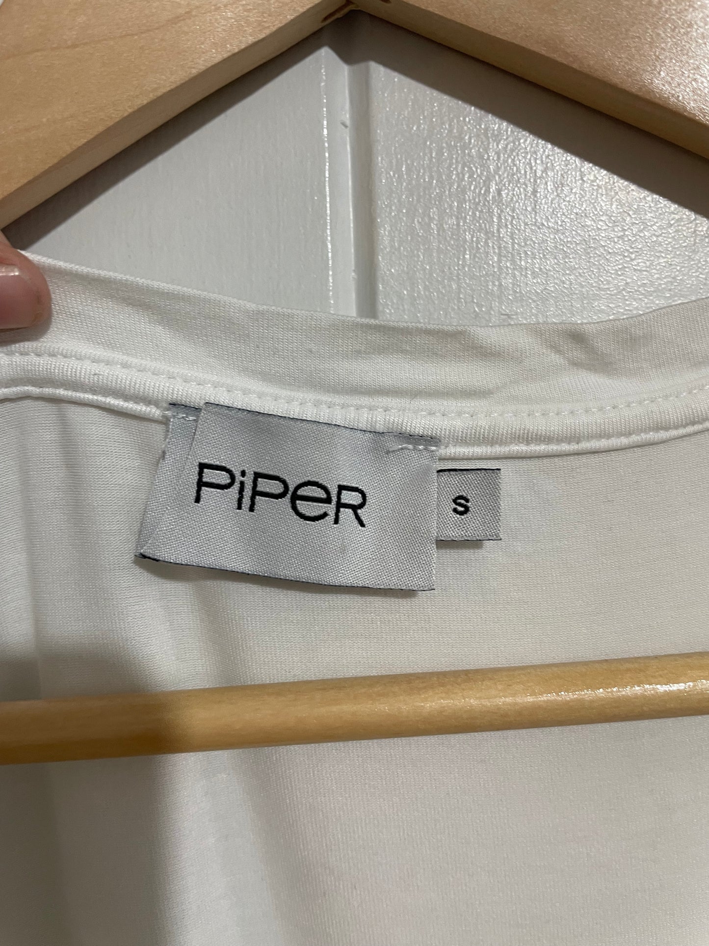 (S) Piper | White Tee
