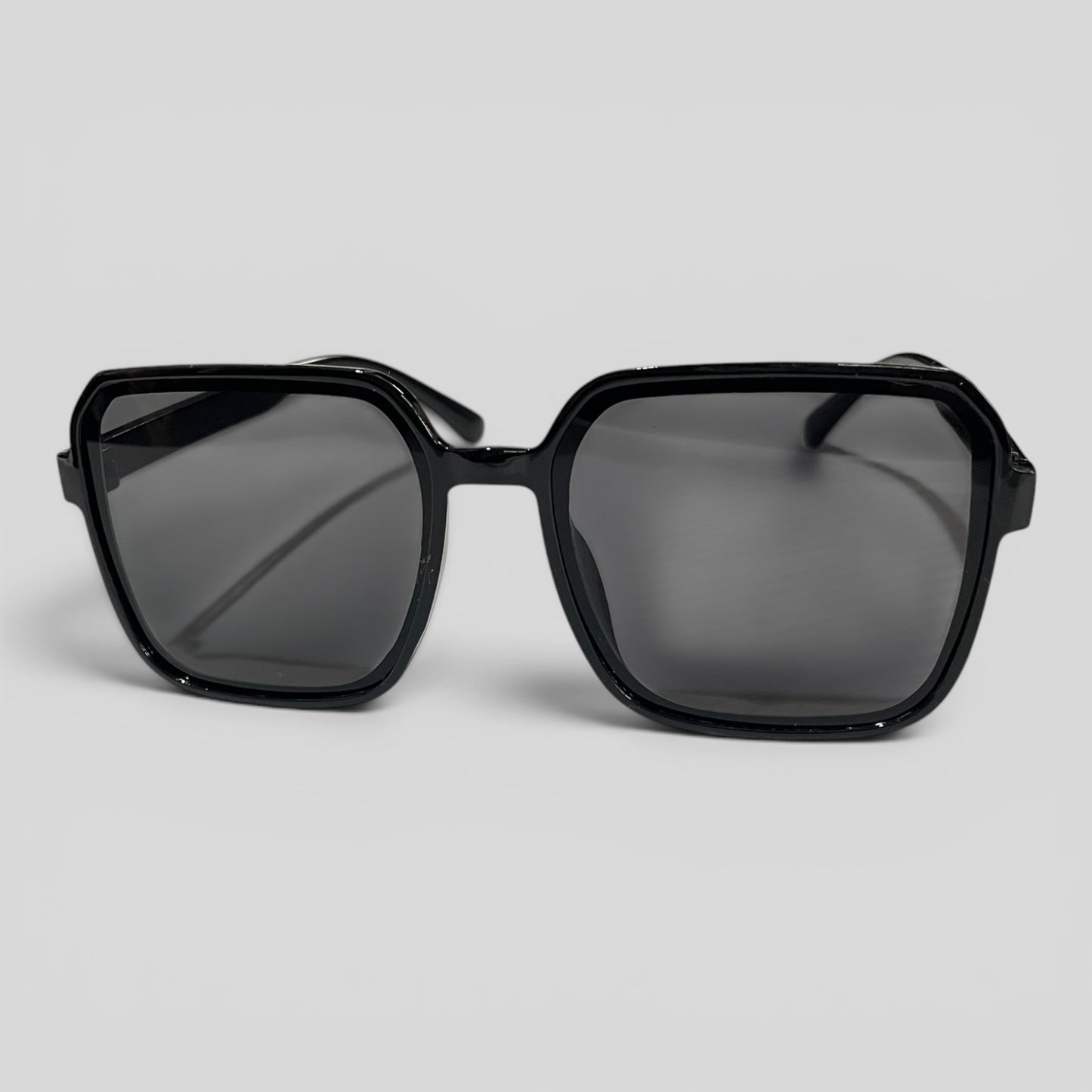 Black Frame Sunnies | BNWT