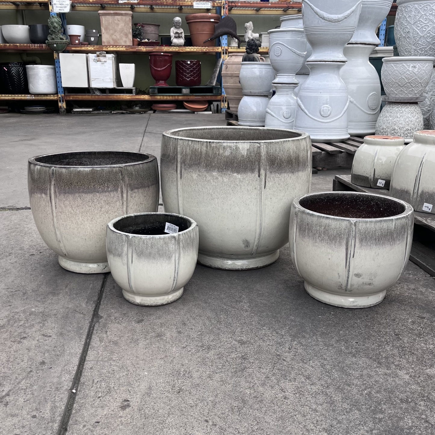 Fog Egg Black White Pot