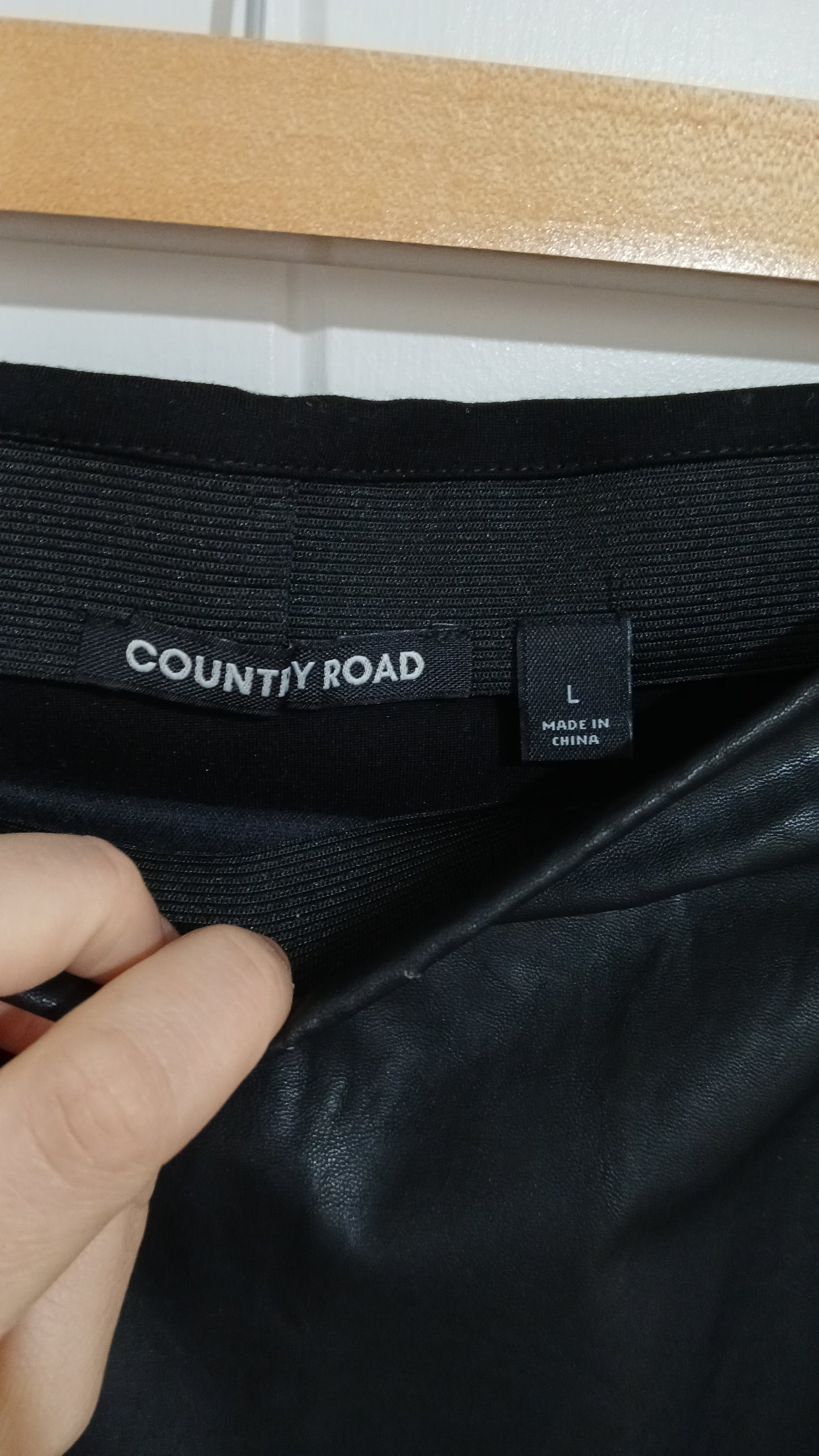 (L) Country Road | Black Skirt