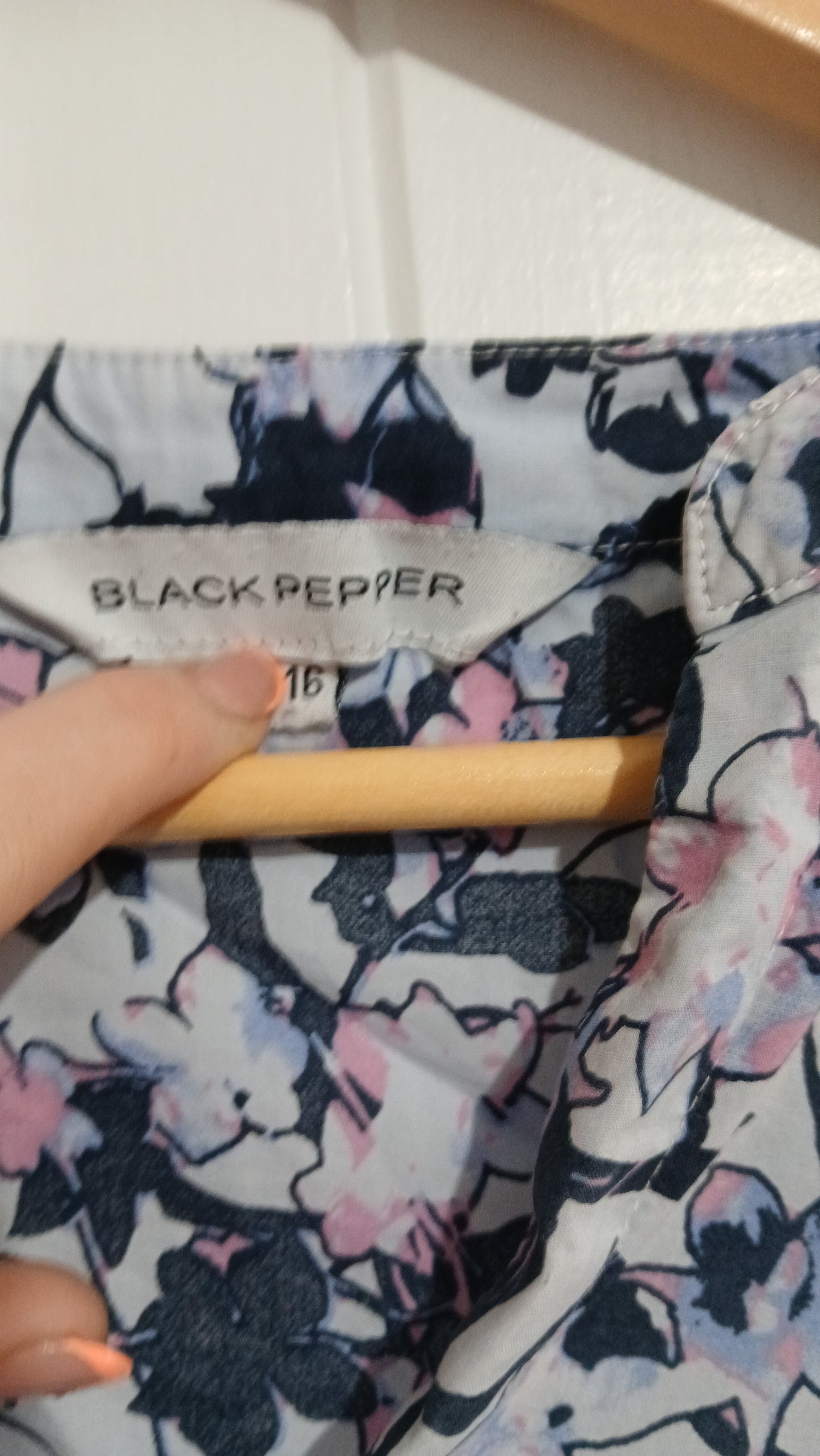 (16) Black Pepper | Floral Blouse