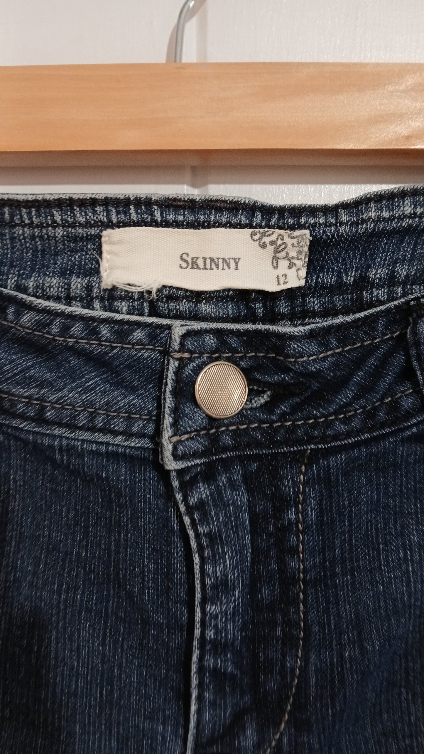 (12) Skinny Denim Capris