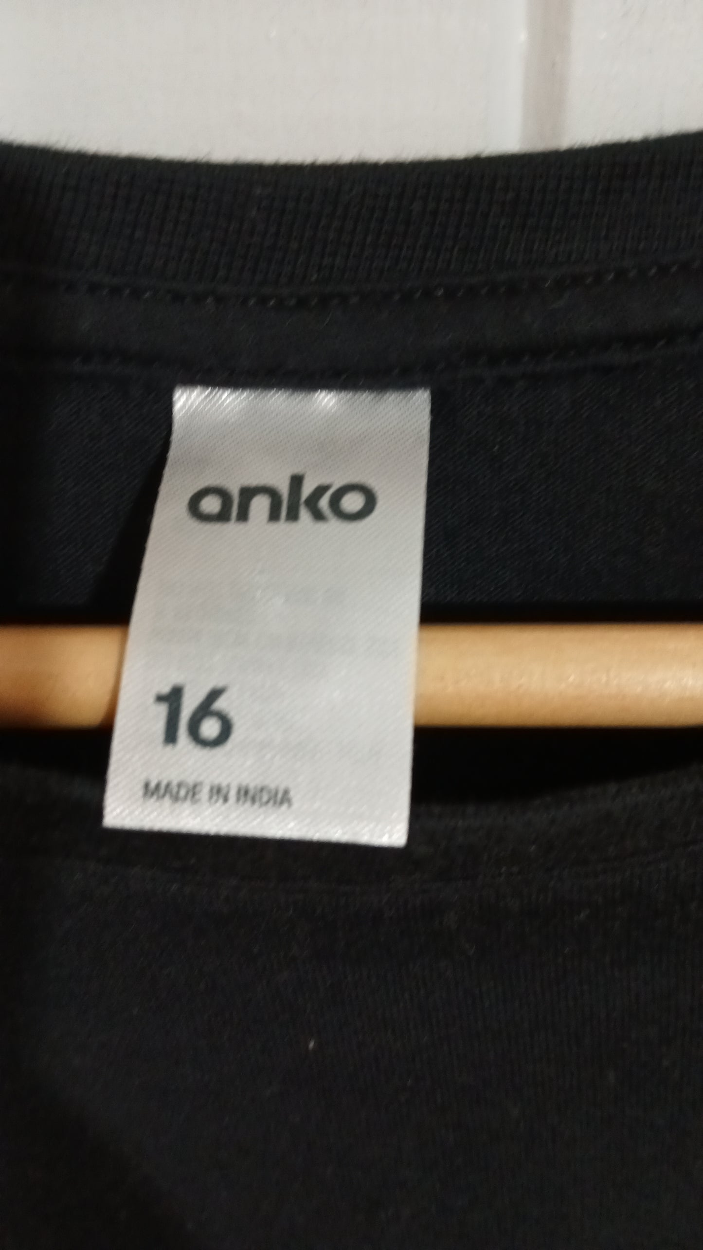 (16) Anko | Black Tee