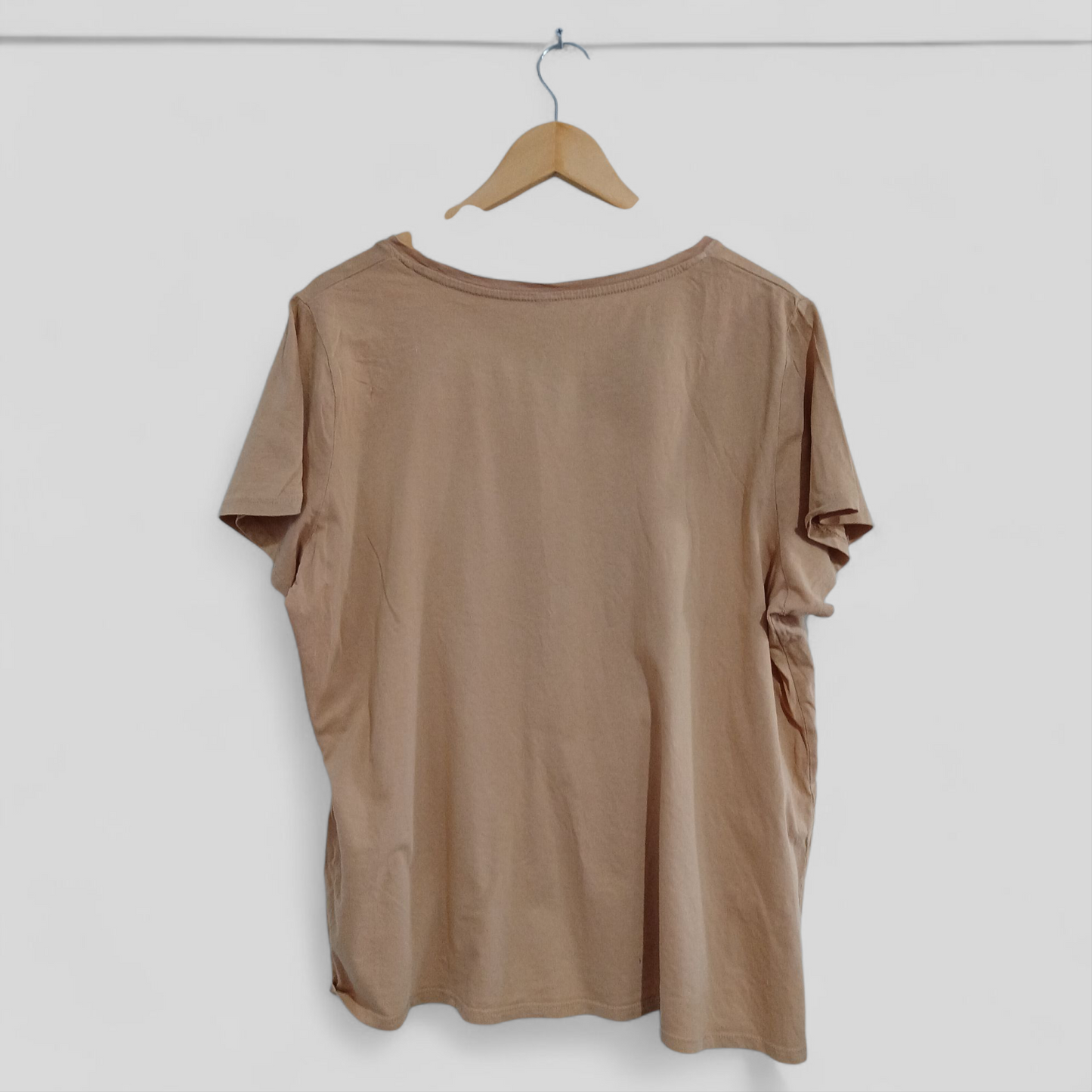 (18) Avella | I Am Worth It Tee