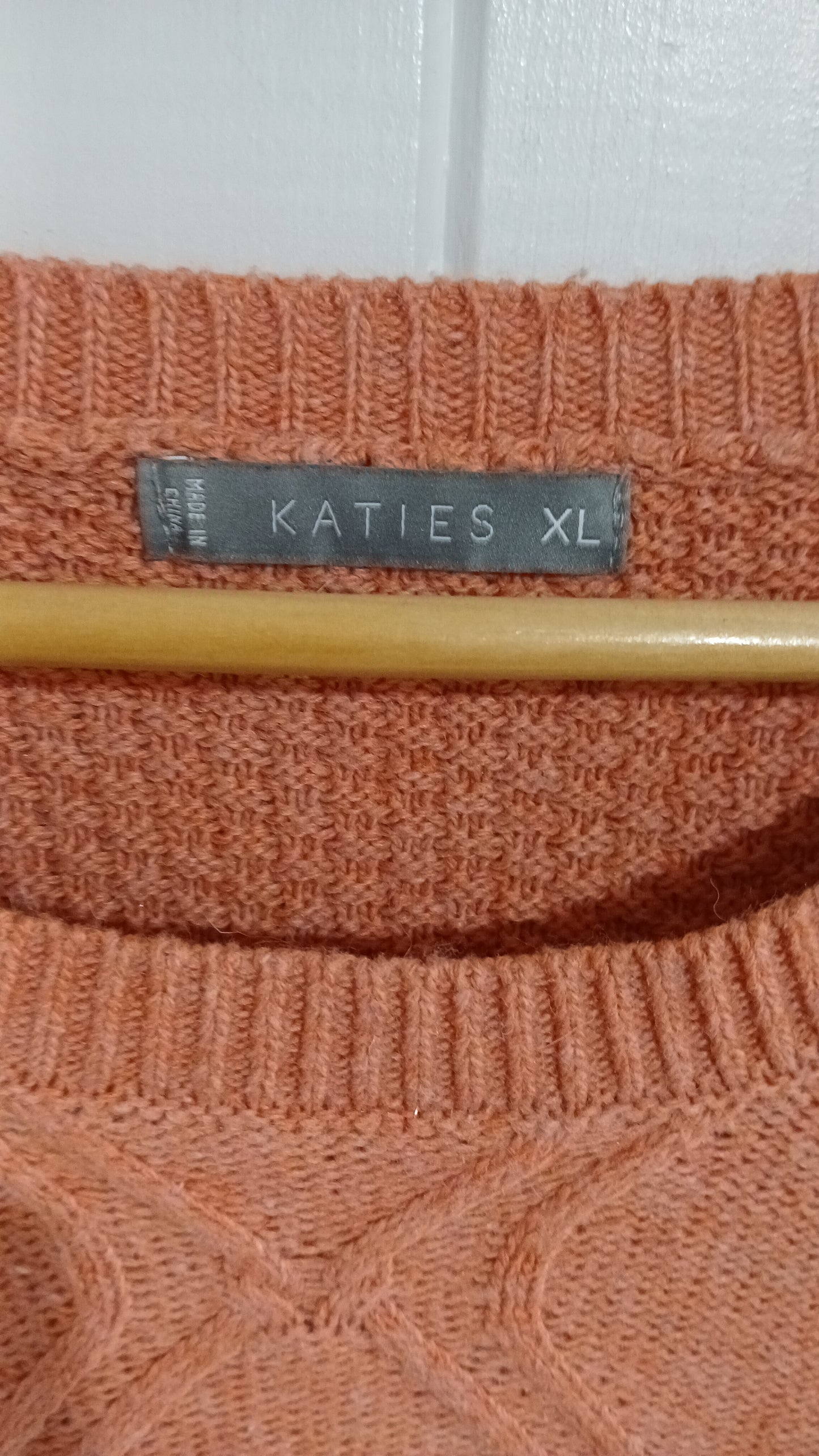 (XL) Katies | Jumper w Button Detail