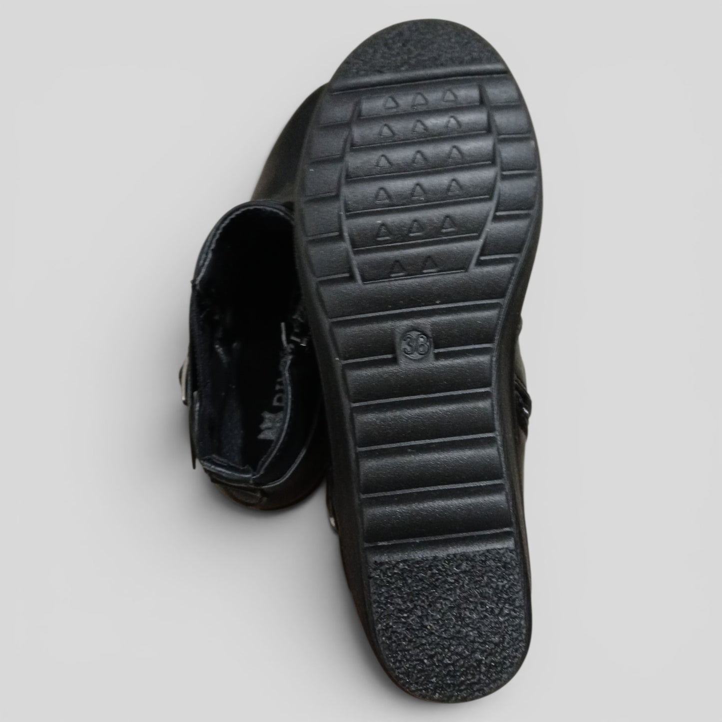 (38) Riversoft | Black Boots