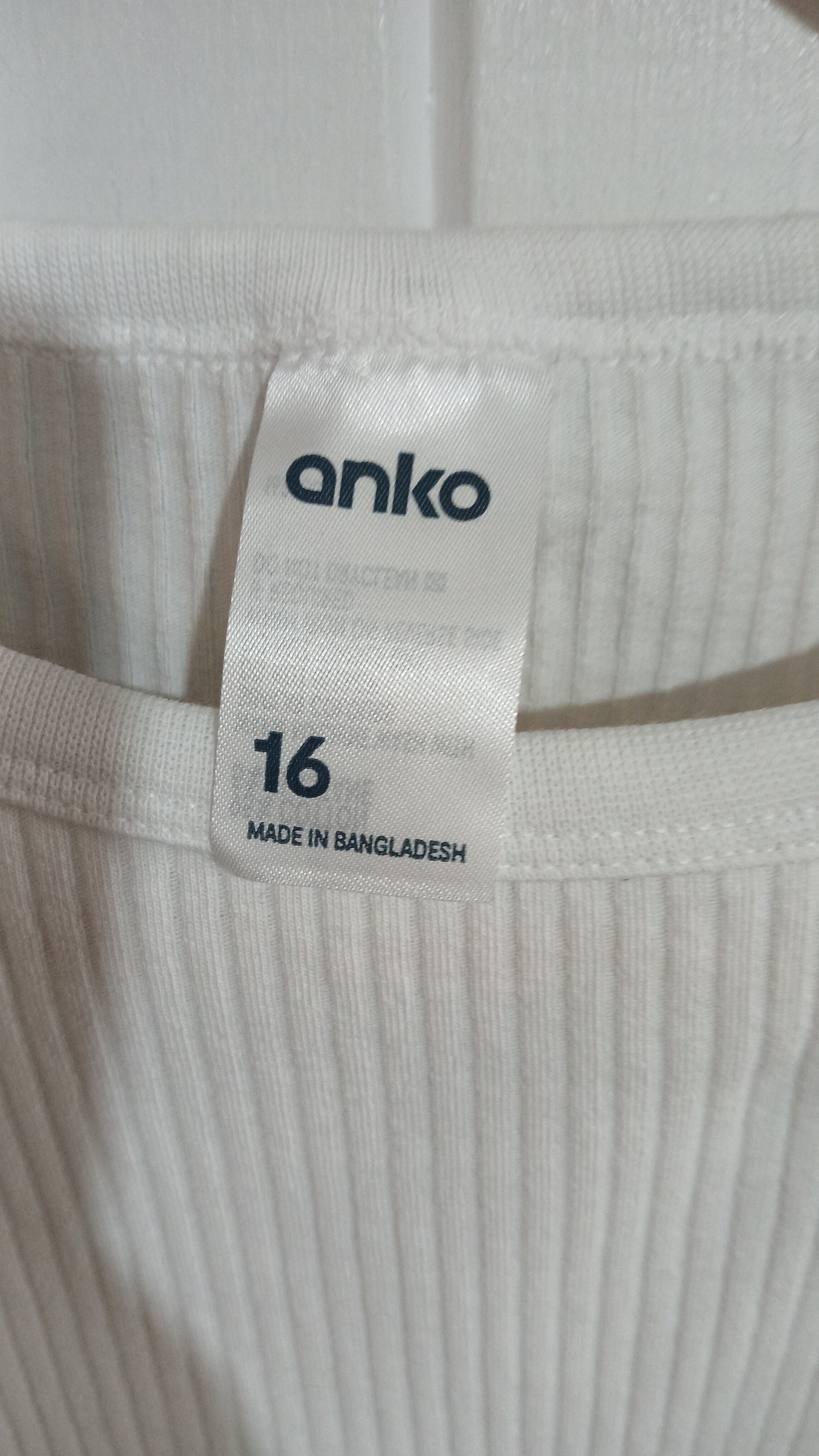(16) Anko | White Ribbed Tee