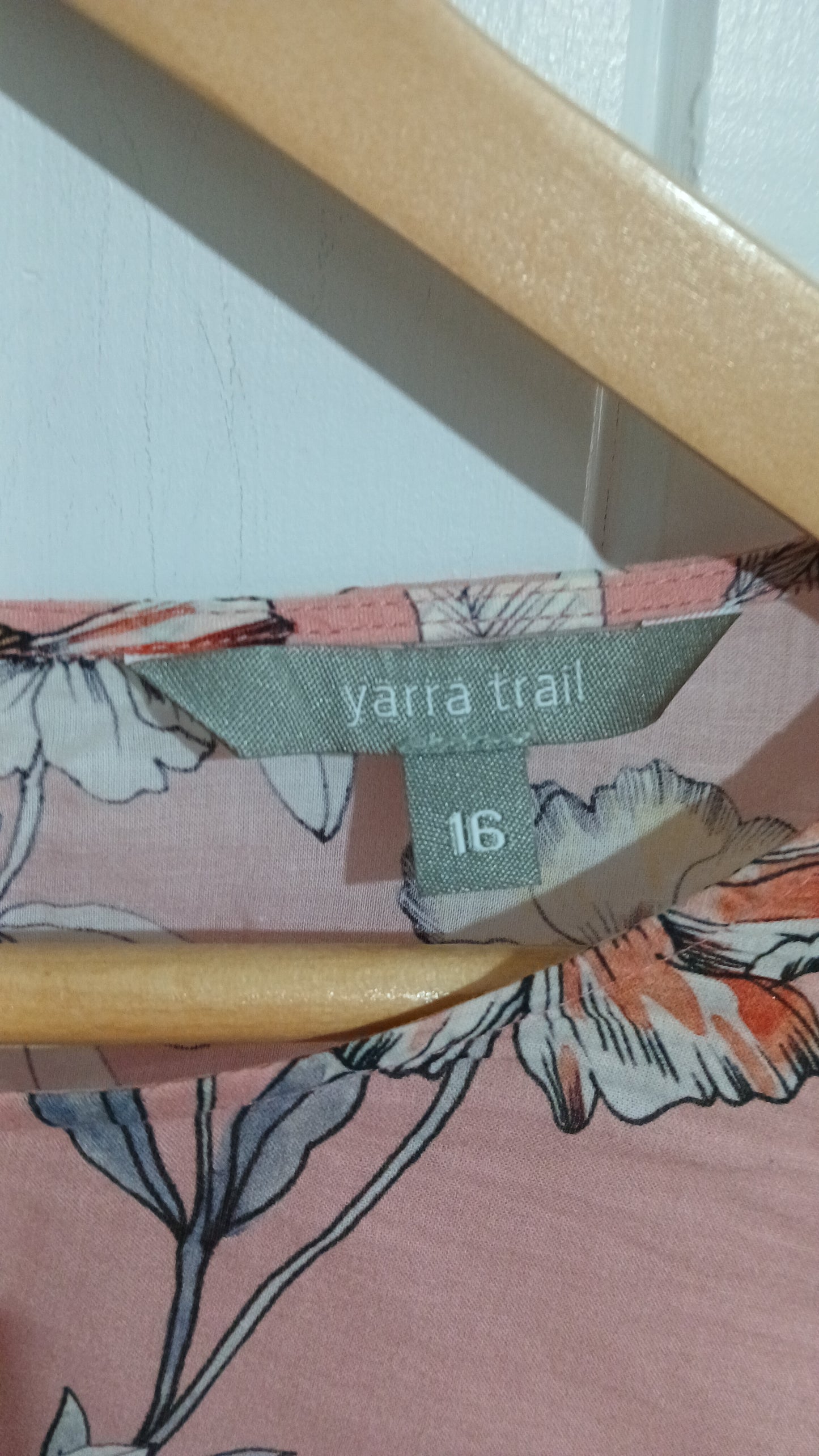 (16) Yarra Trail | Floral Blouse