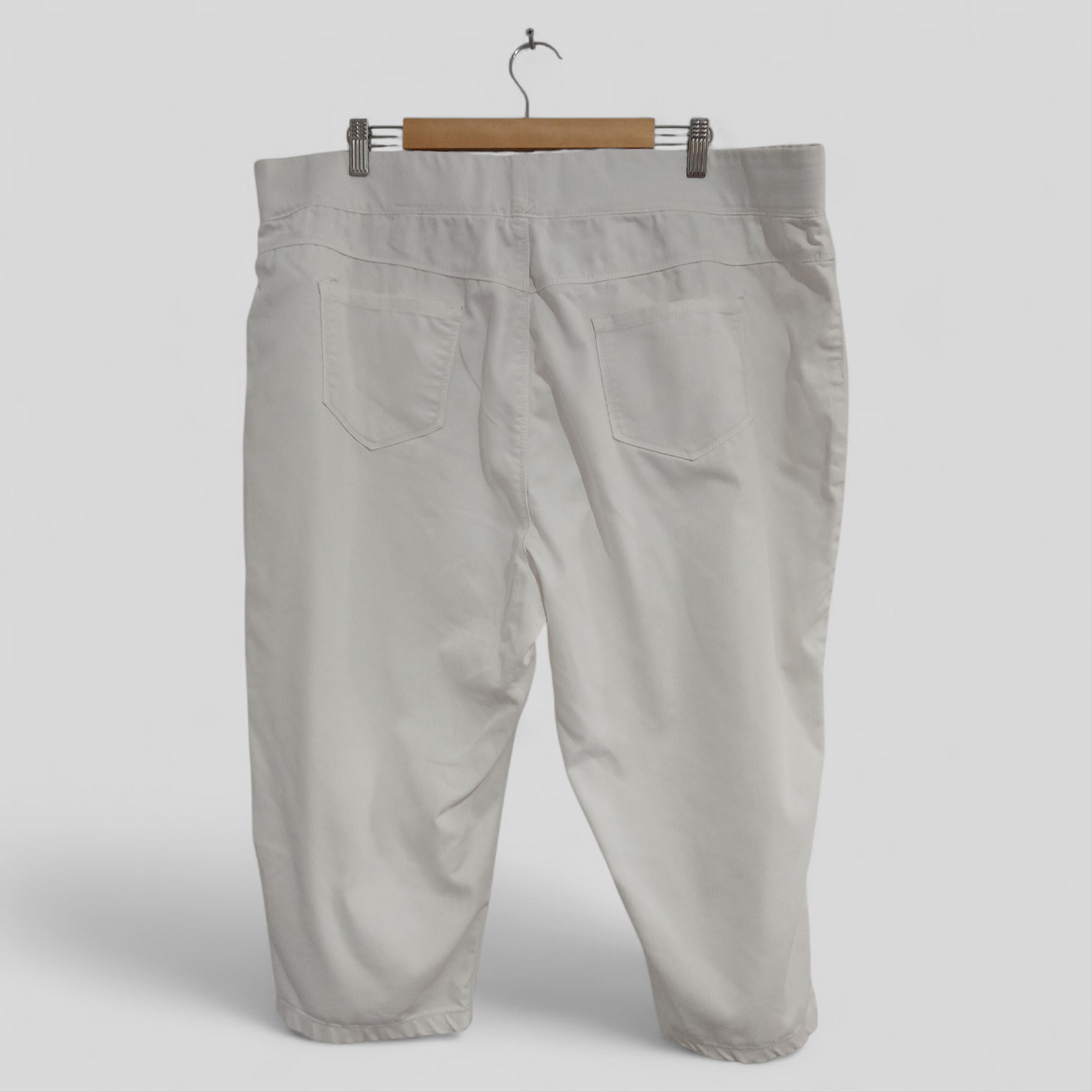 (22) Breakers | White Capris