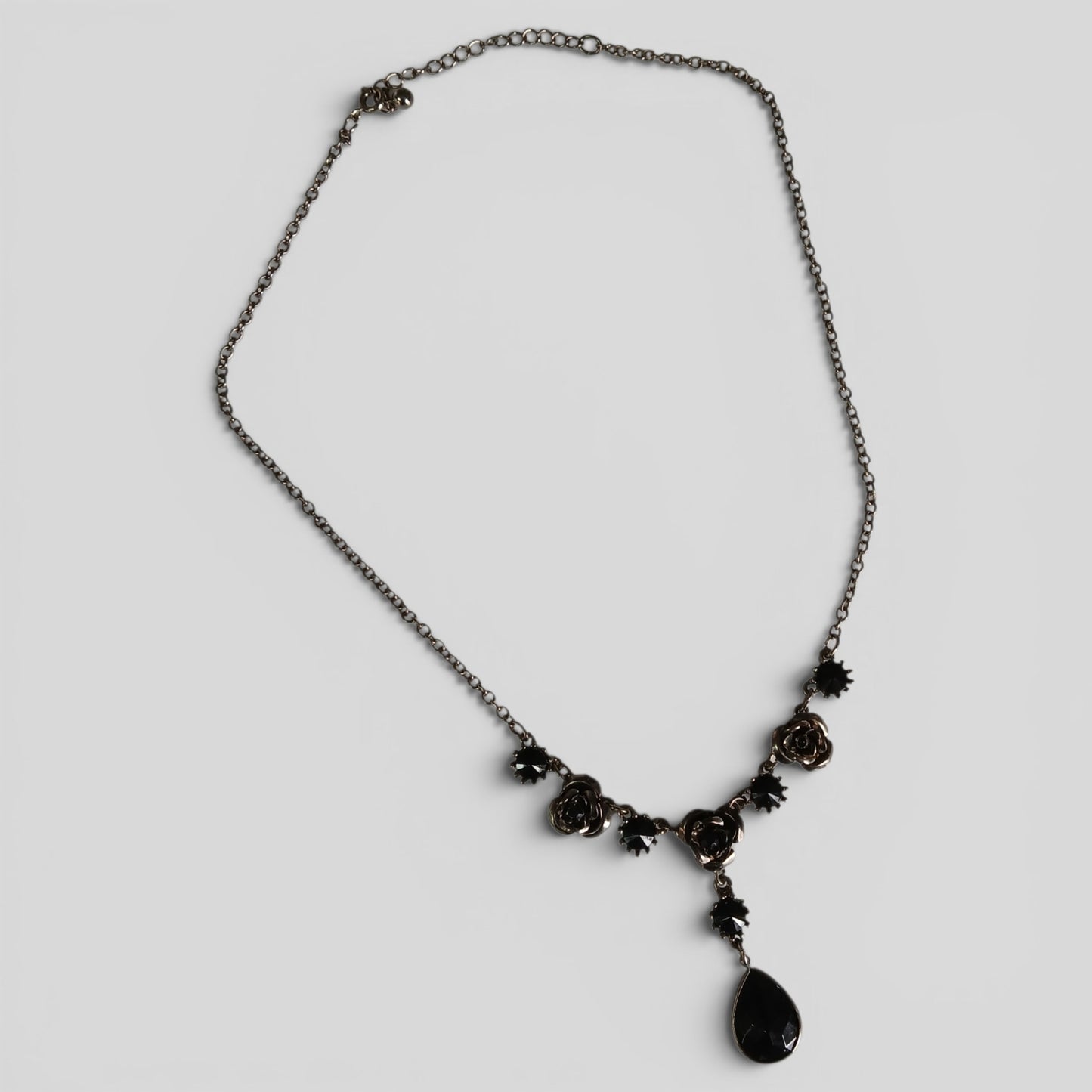 Necklace | Black Roses