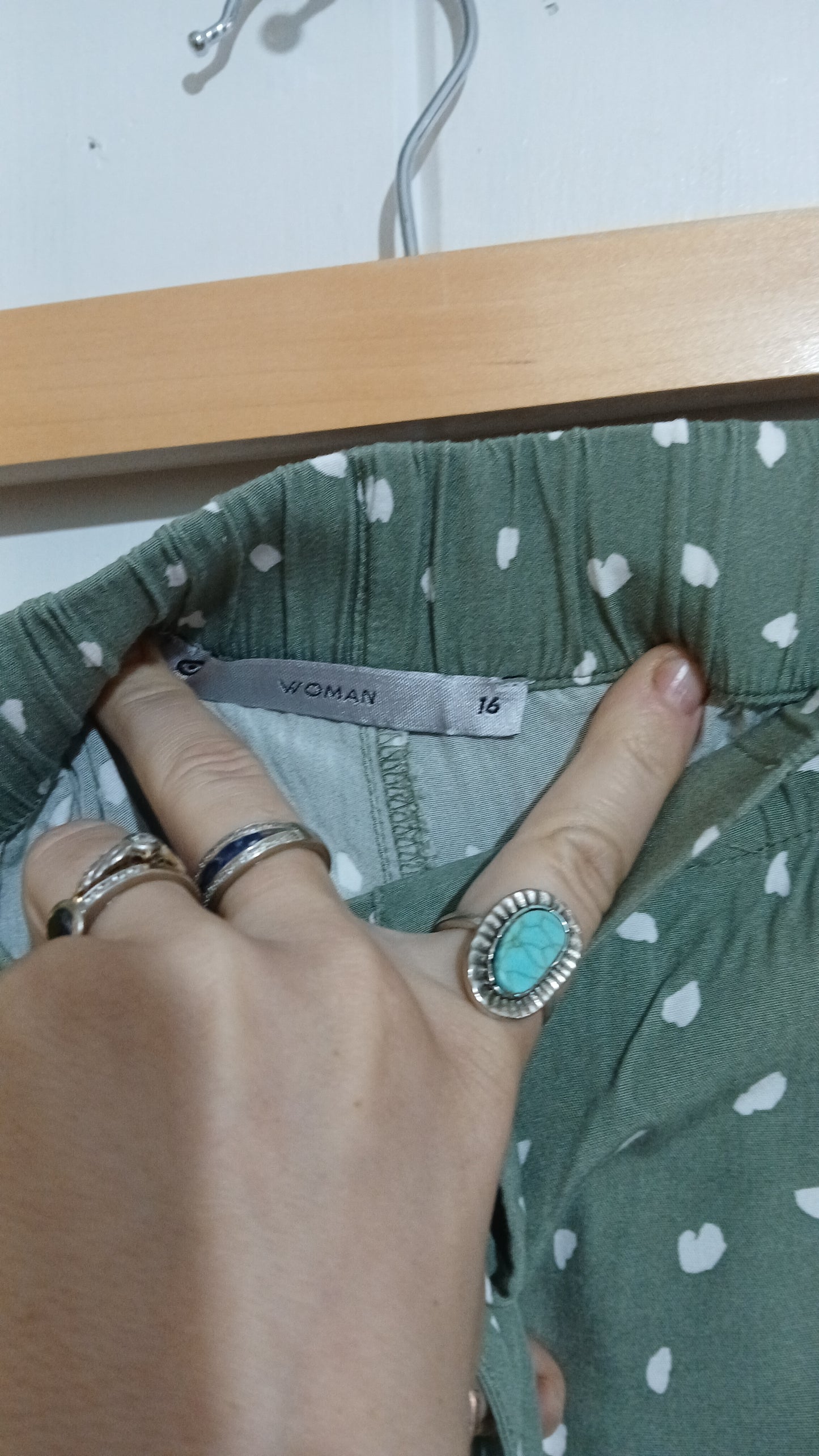 (16) Target | Green Spot Shorts
