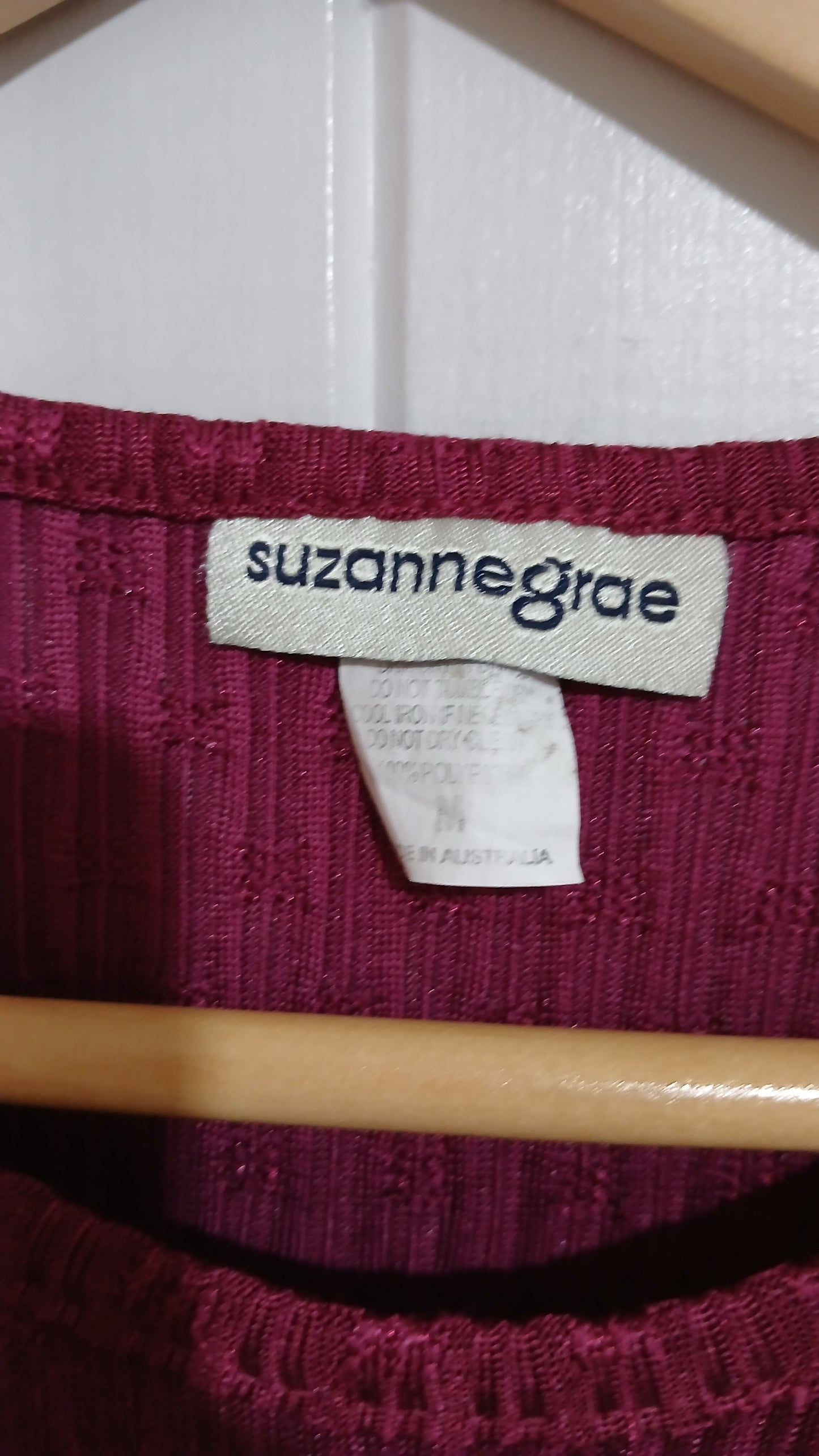 (M) Suzannegrae | Maroon tee