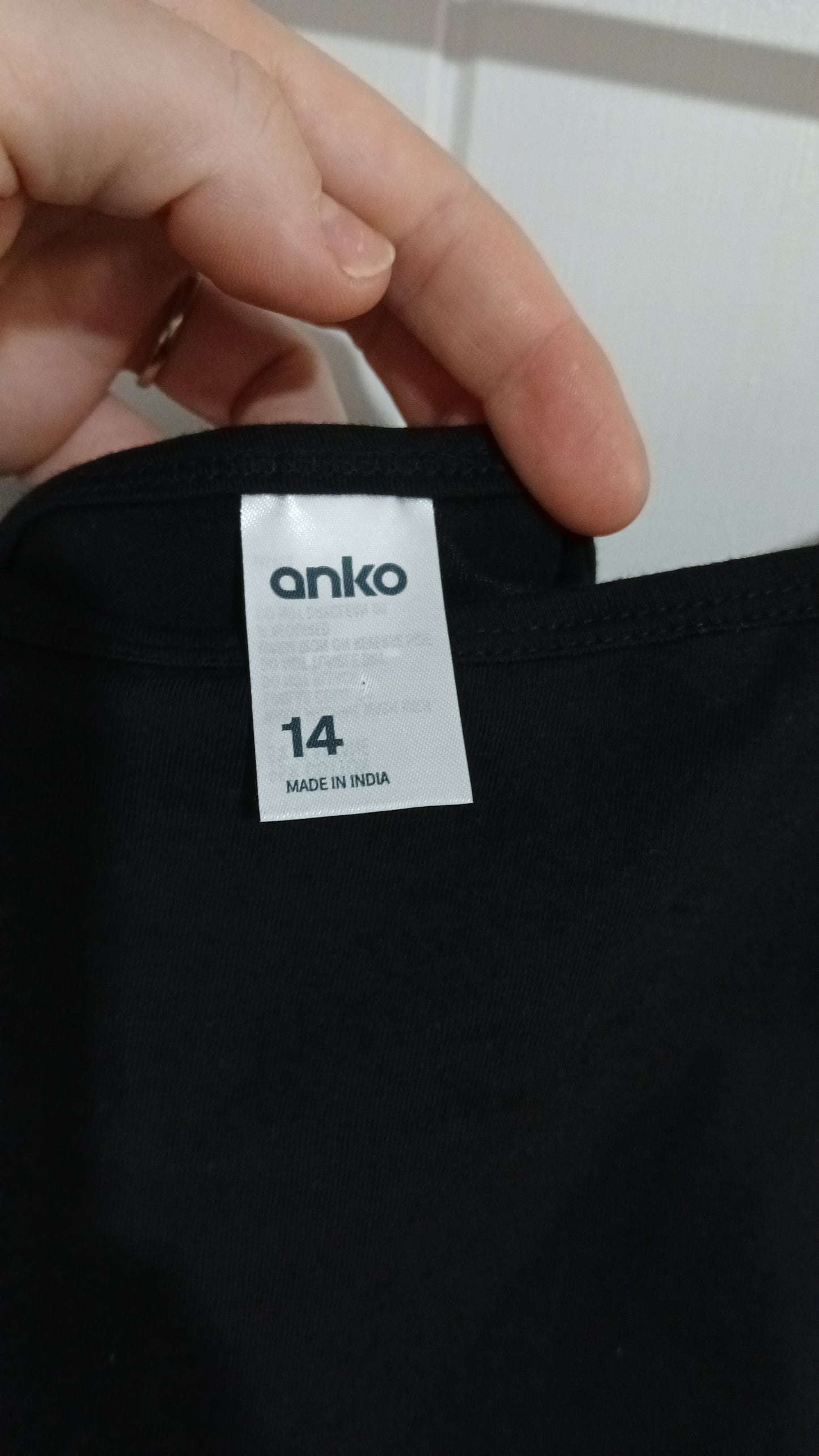 (14) Anko | Black Singlet