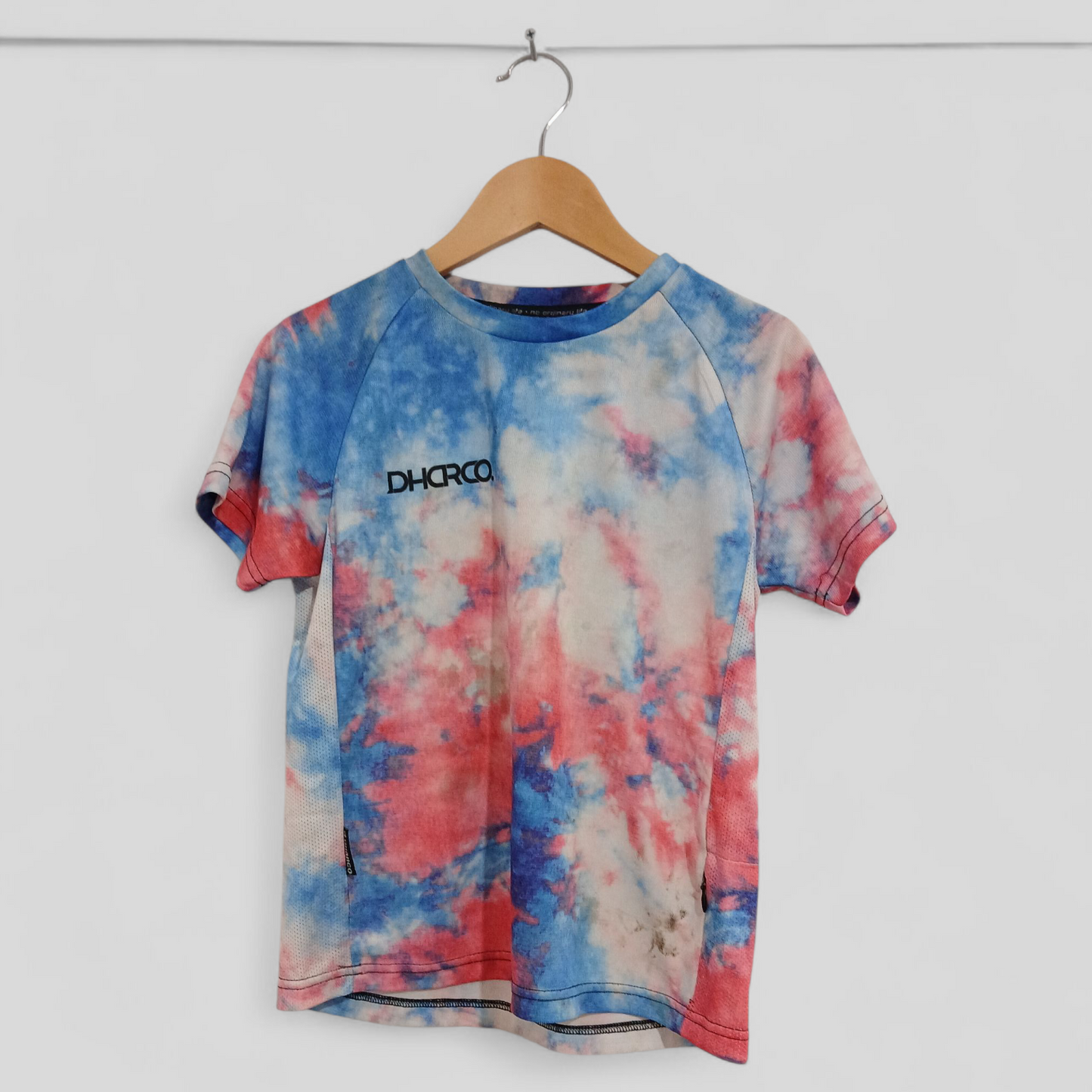 (8JNR) DHARCO | Blue/Pink Tee
