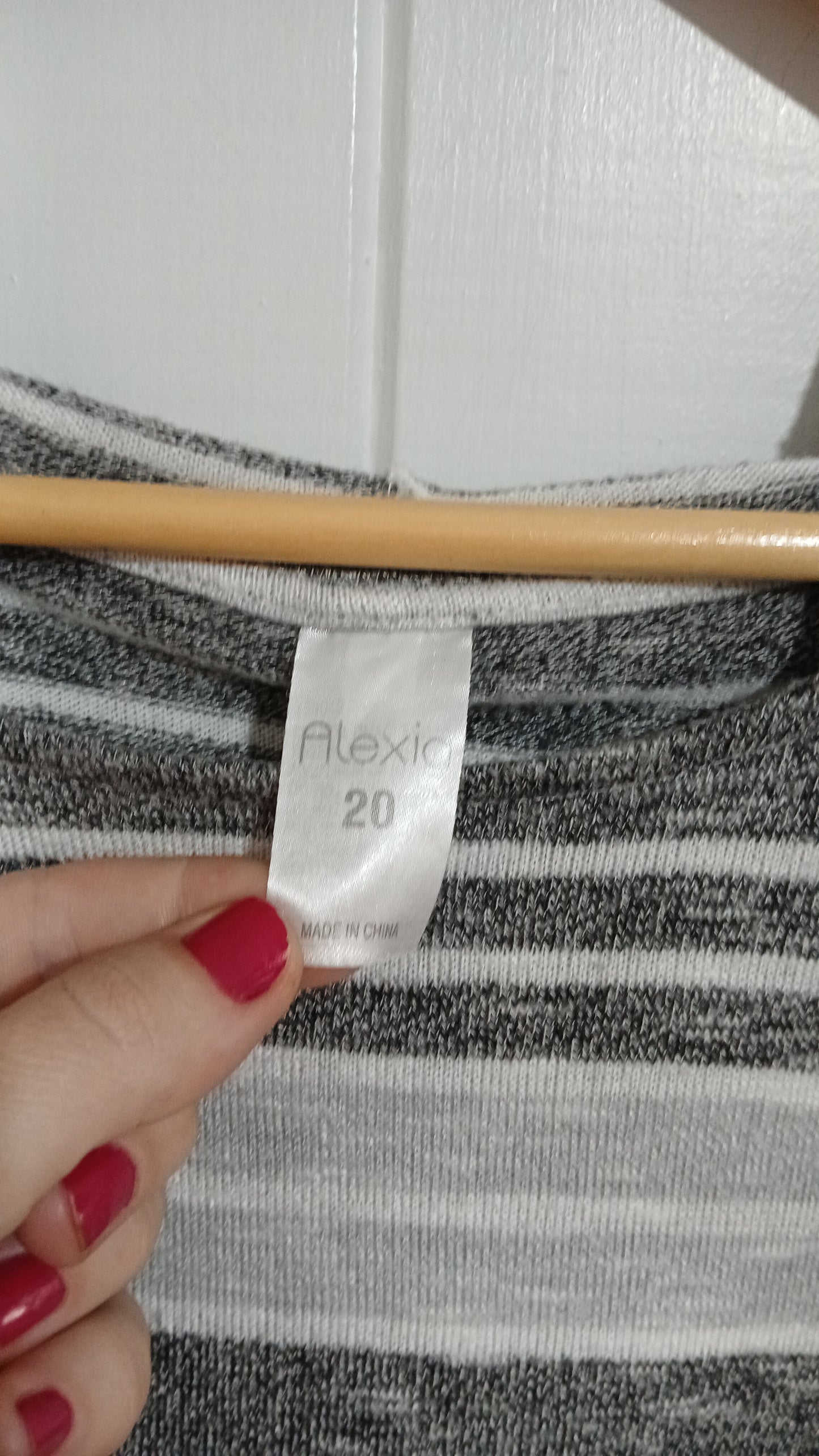 (20) Alexia | Striped Hoodie