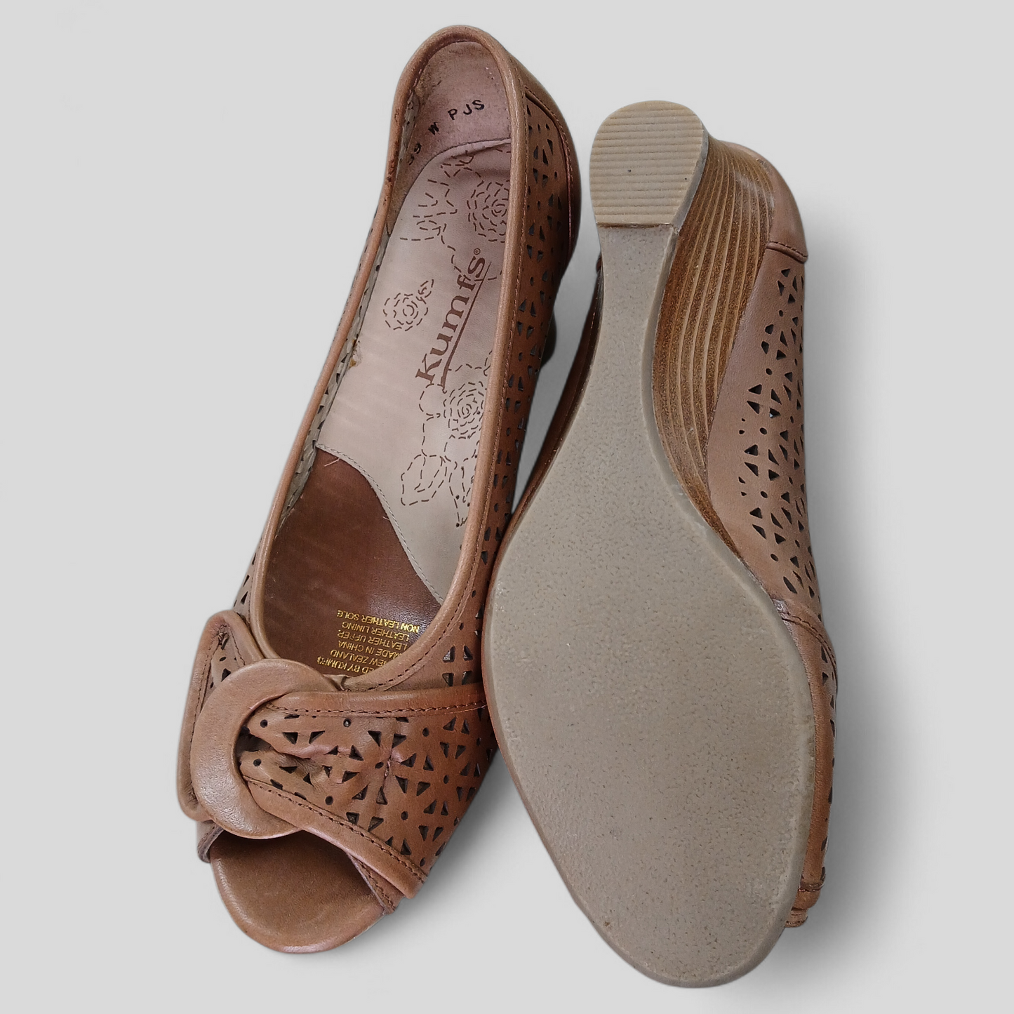 (39) Kumfs | Wedges