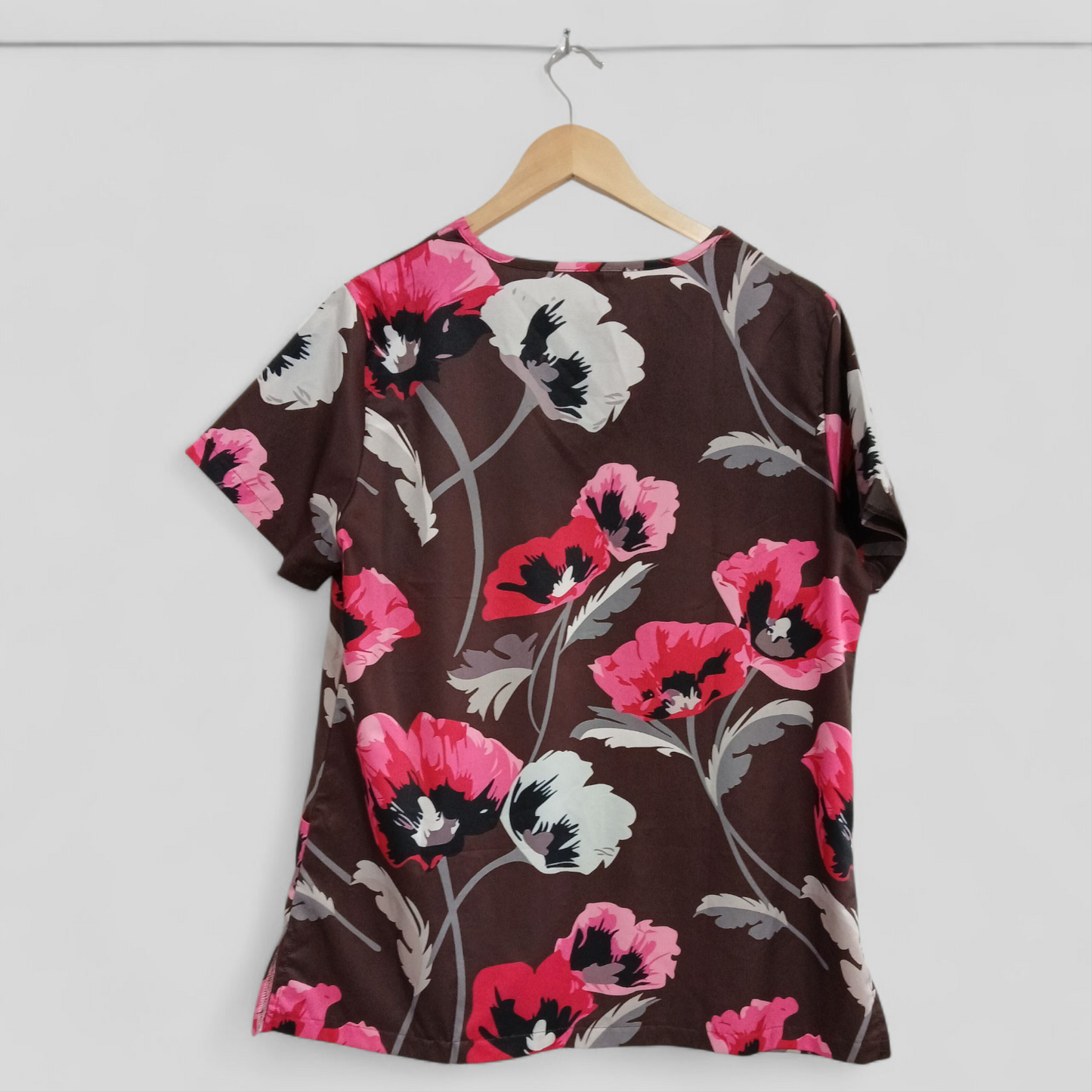 (L) Scrub Shirt | Brown Flowers