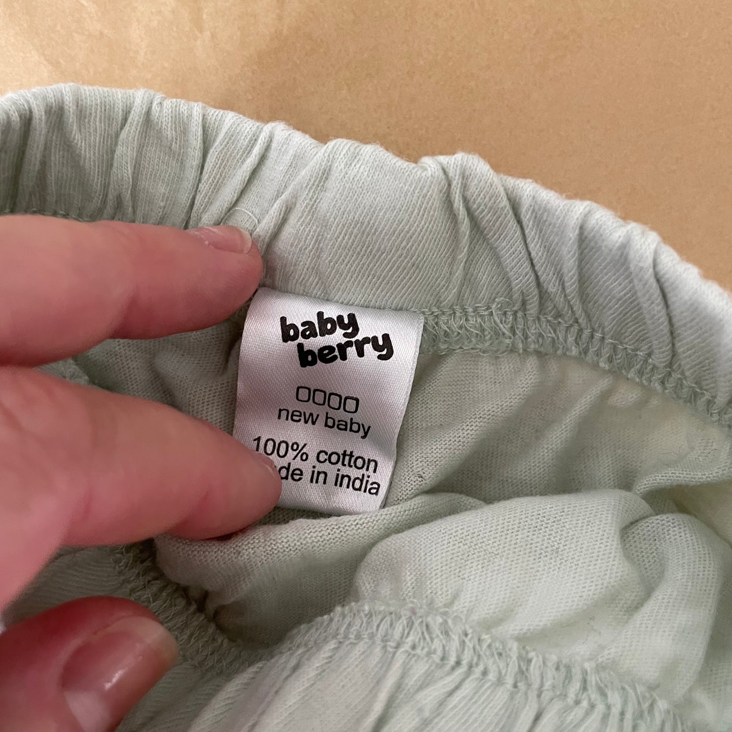 (0000) Baby Berry pale mint shorts