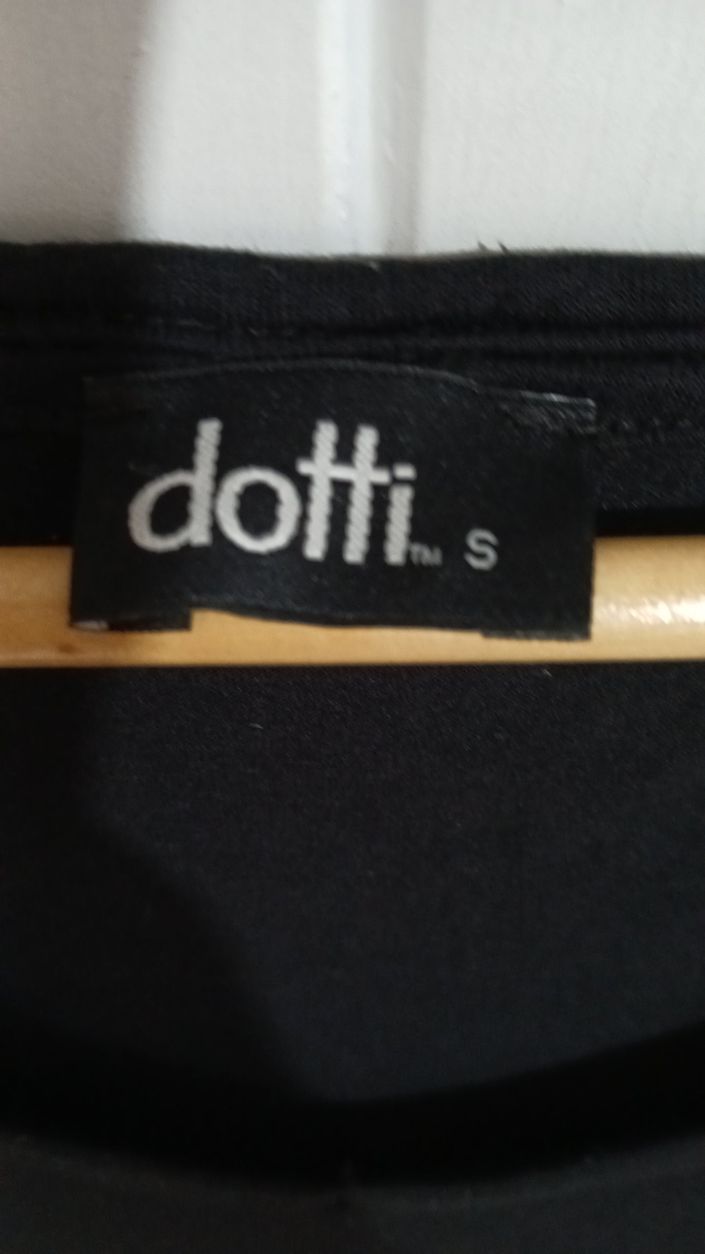 (S) Dotti | Black Tee