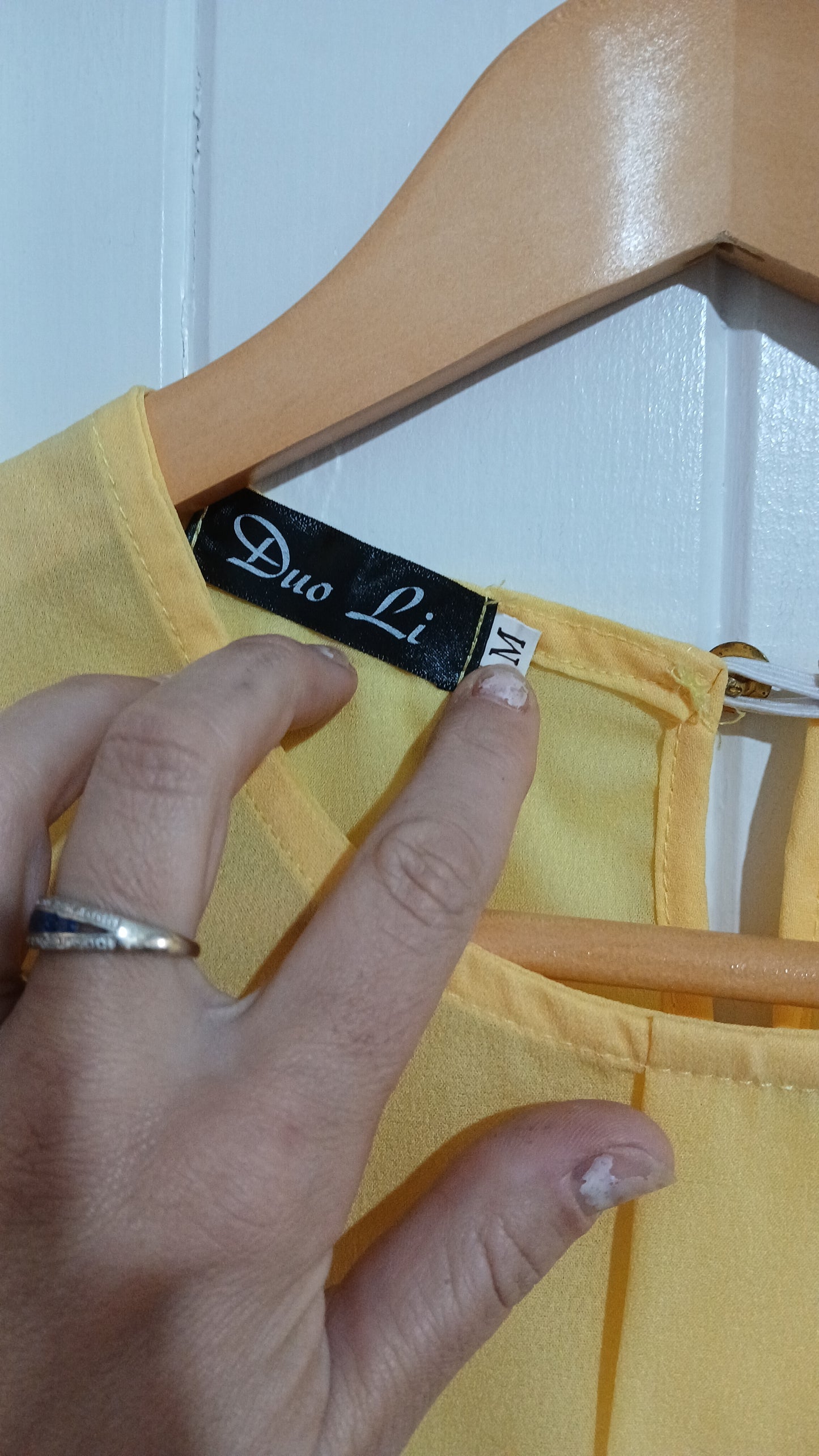 (M) Due Li | Yellow Blouse