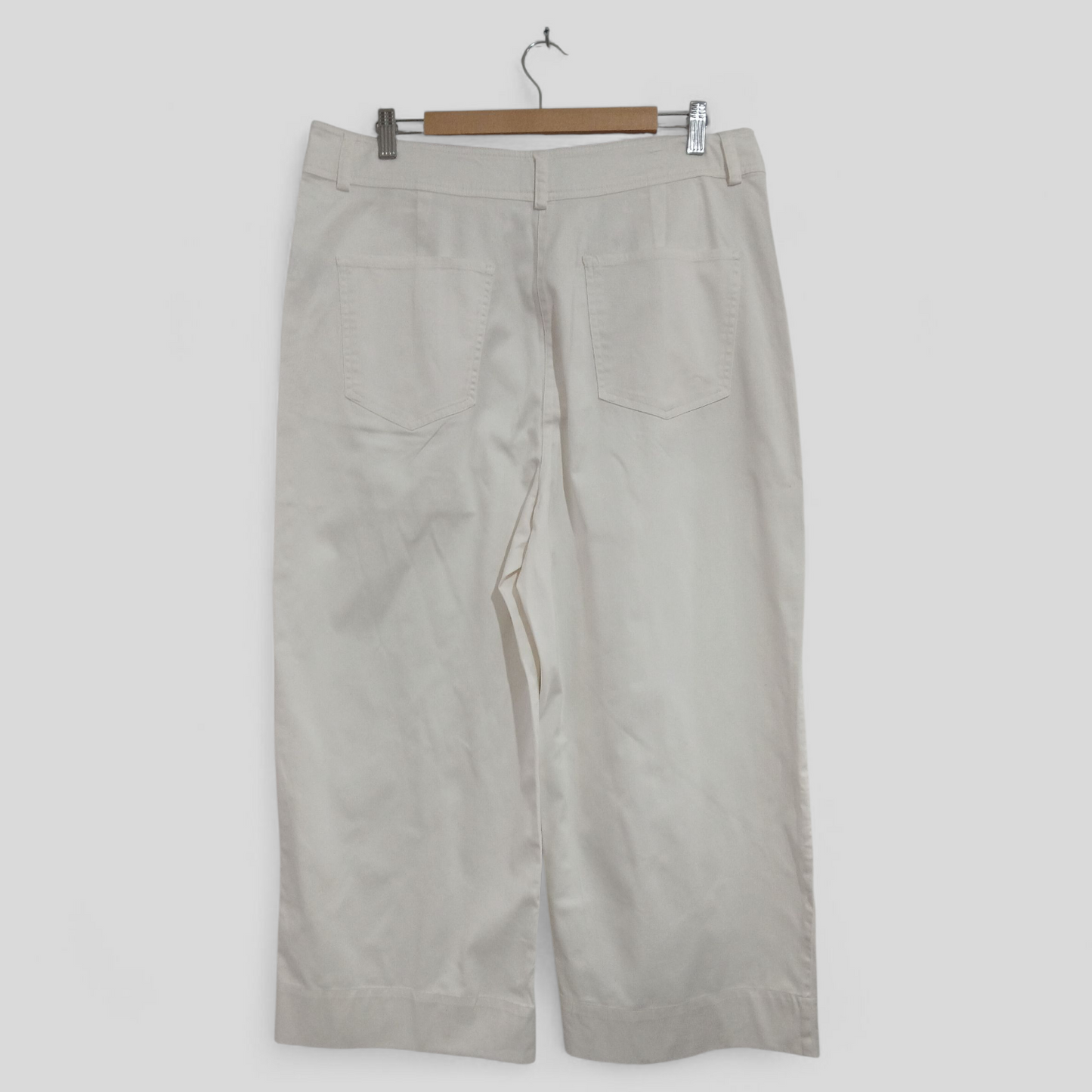 (14) Sussan | White Capris
