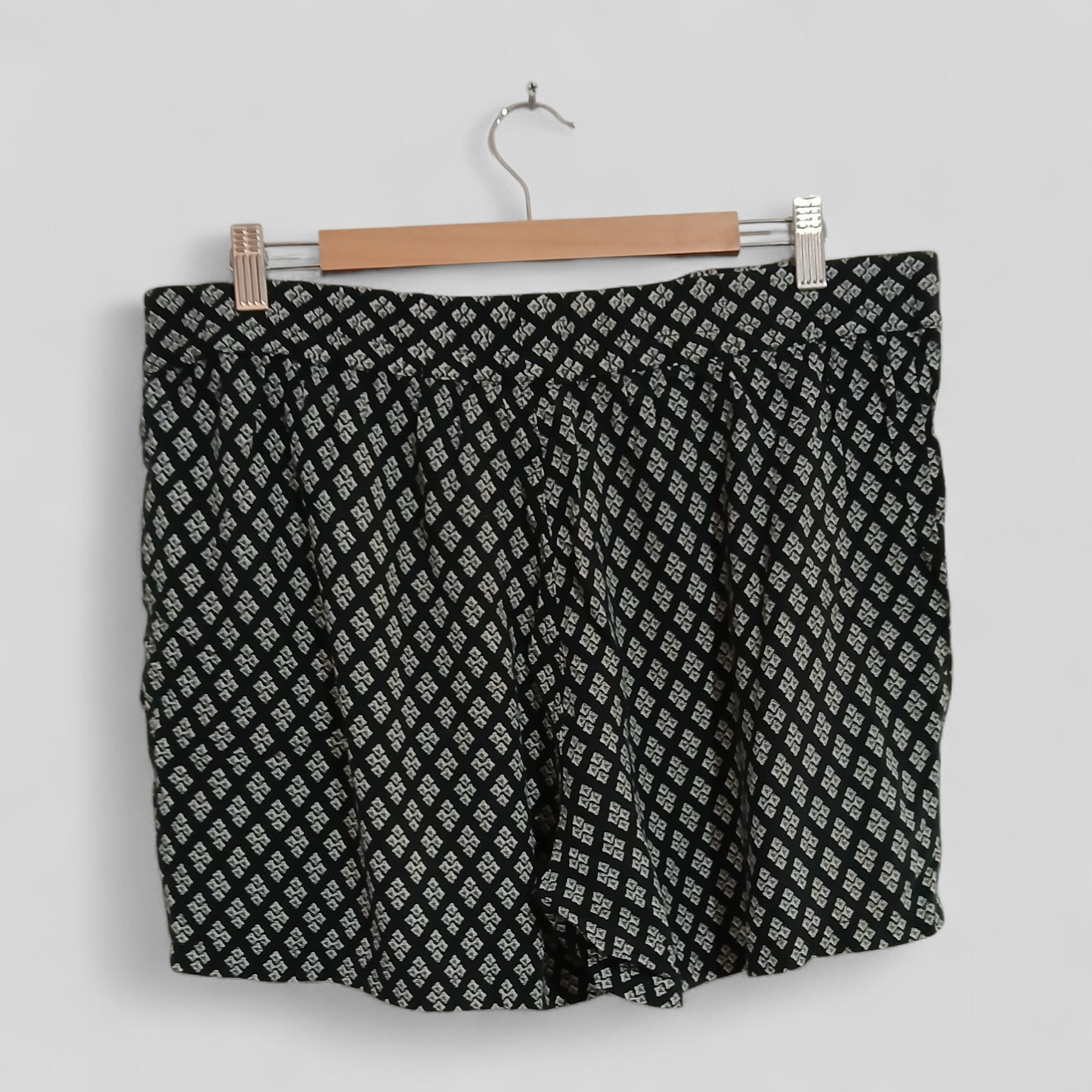 (14) Target | Patterened Shorts
