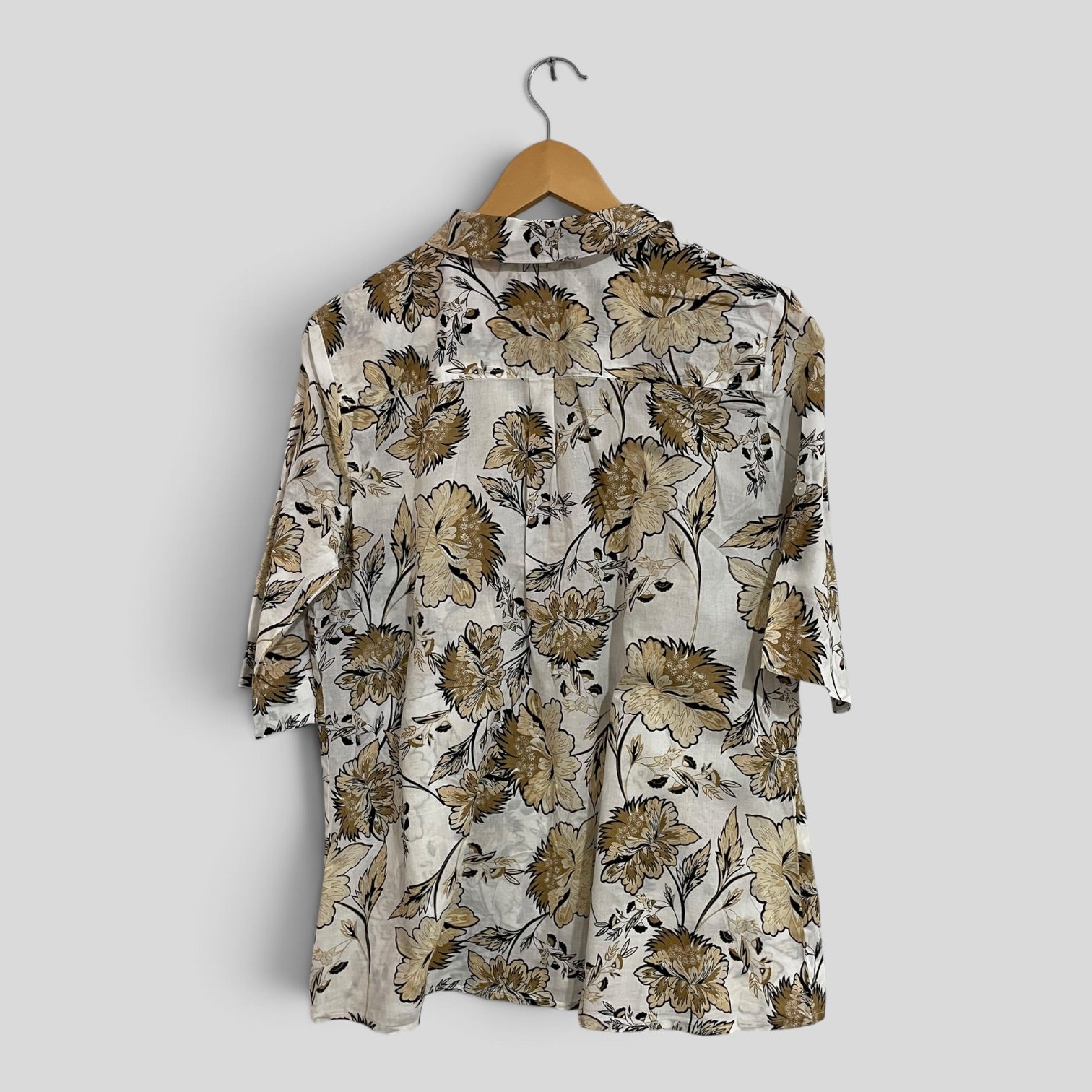 Image of (14) Millers | White Gold Floral Blouse