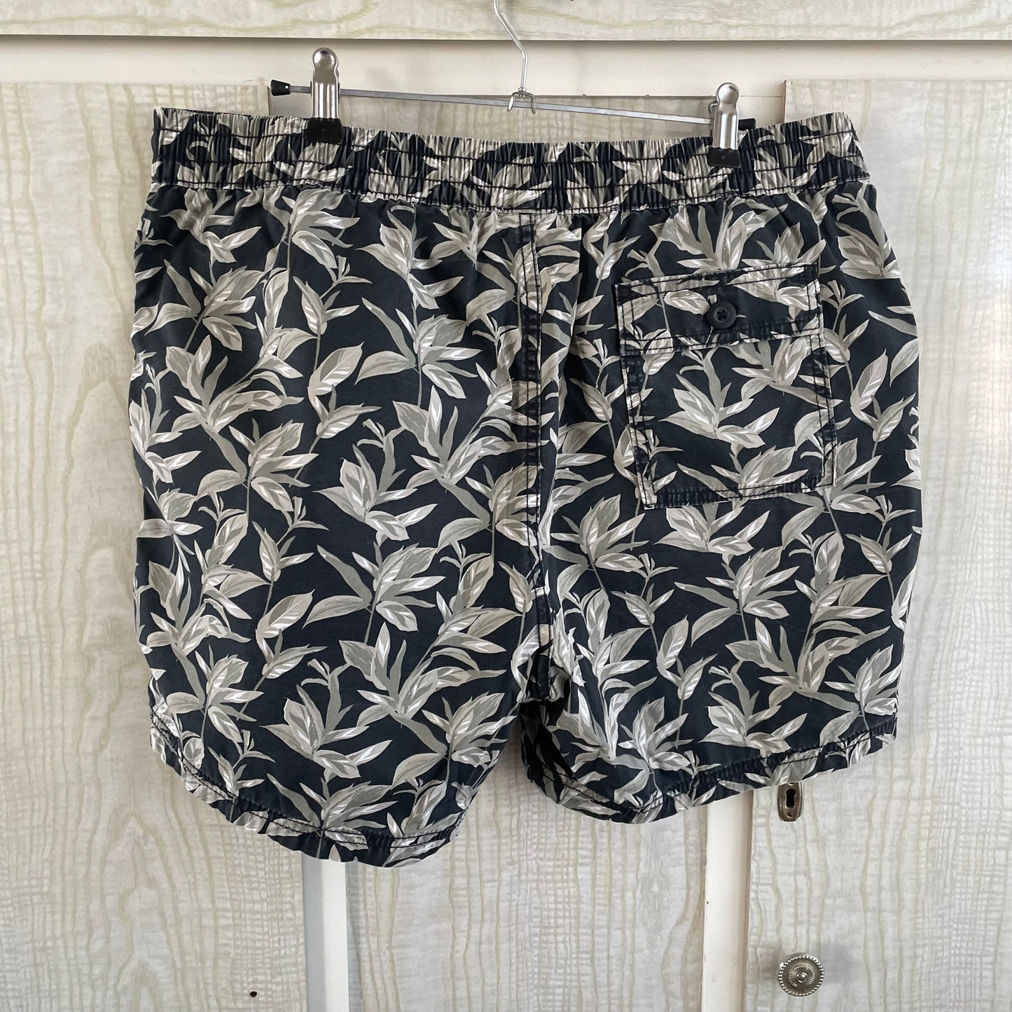 (XL) leaf shorts