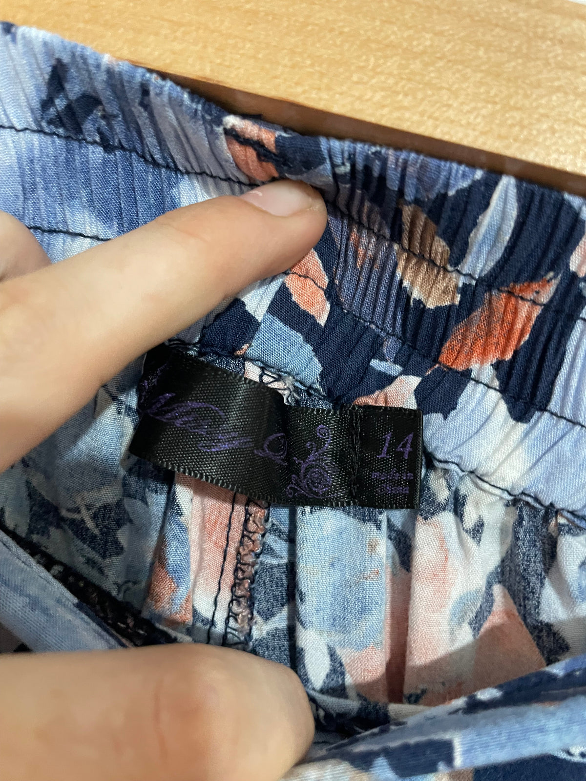 (14) Mary Q | Floral Capris