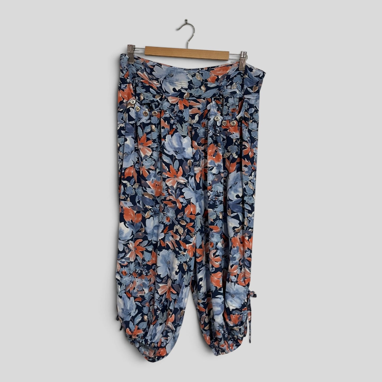 (14) Mary Q | Floral Capris