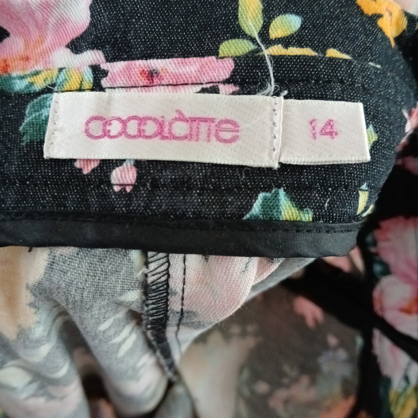 (14) Cocolatte | Floral Shorts