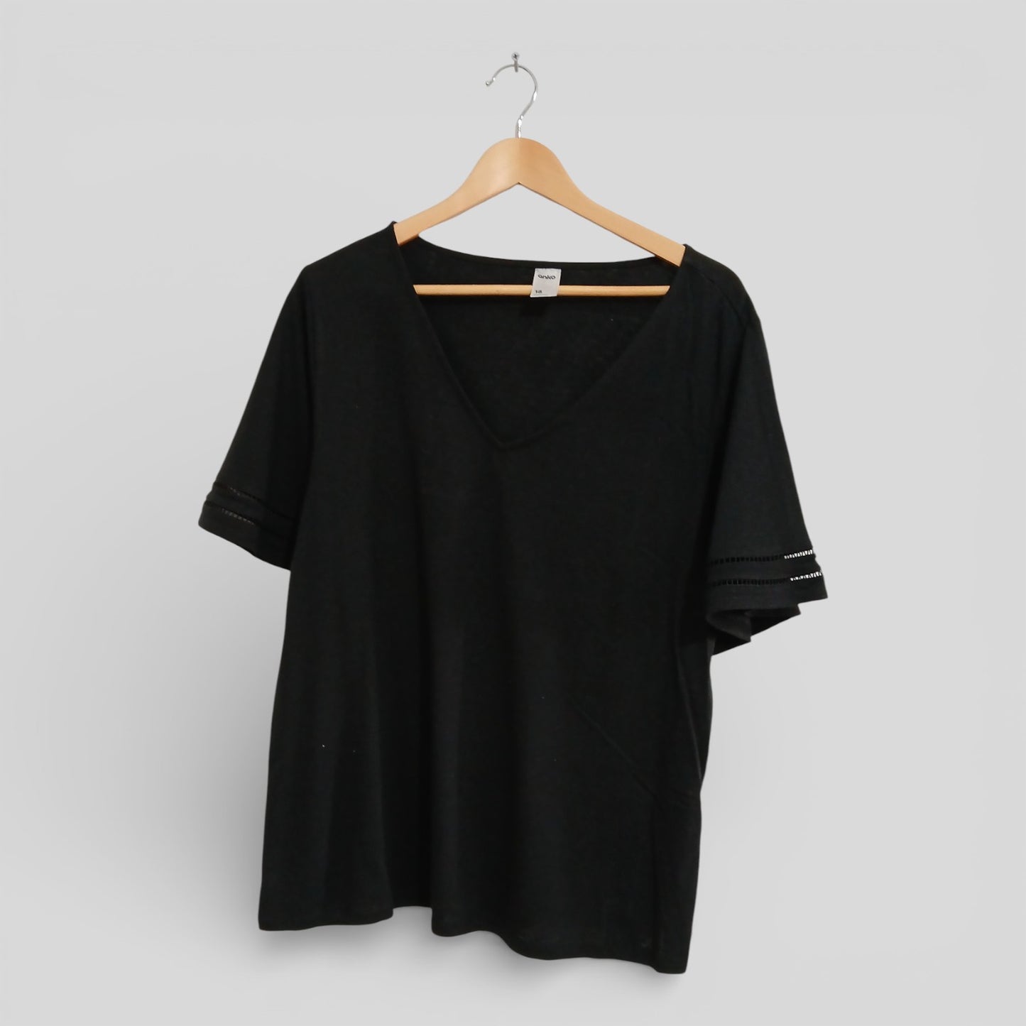 (18) Anko | Black Tee