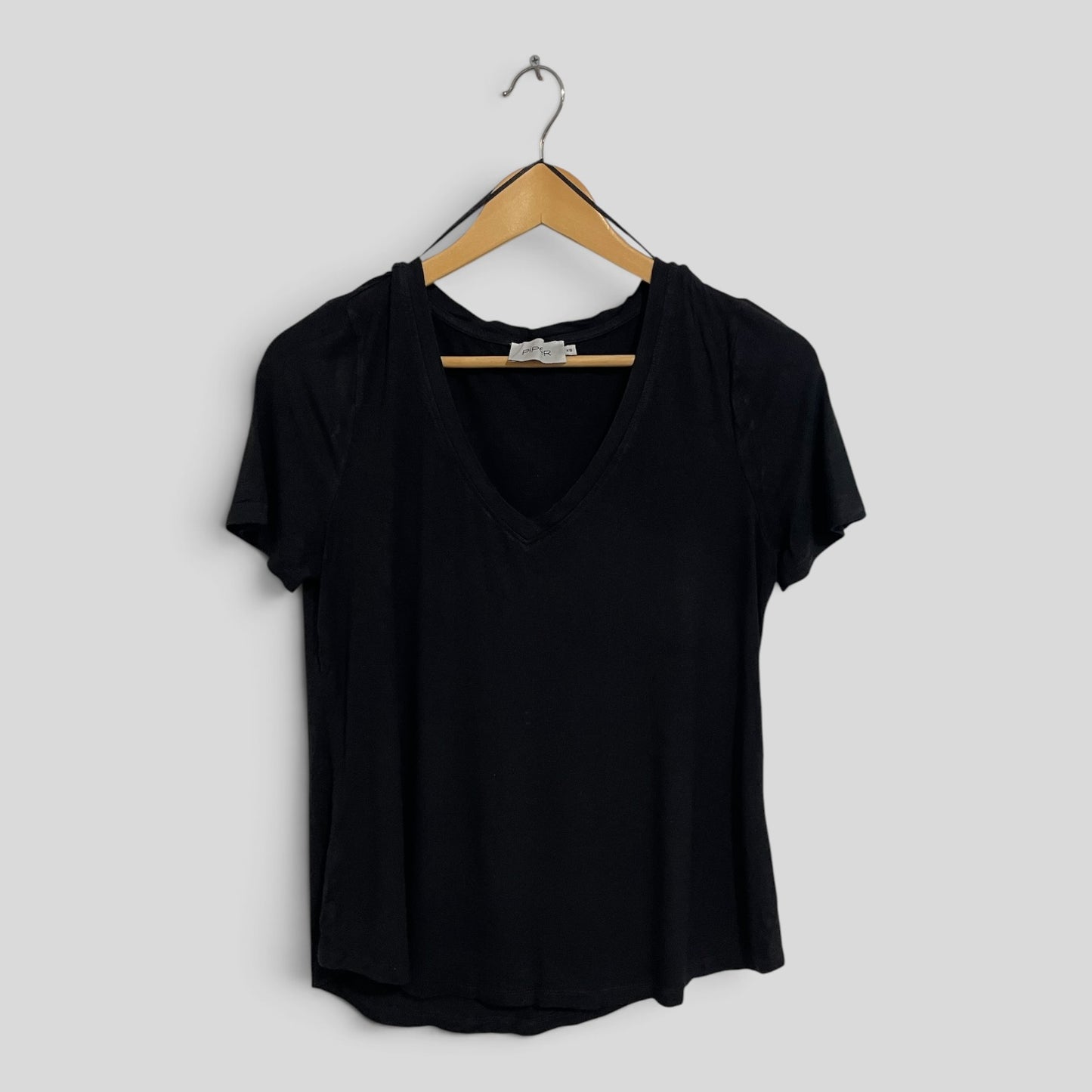 (XS) Piper | Black Tee