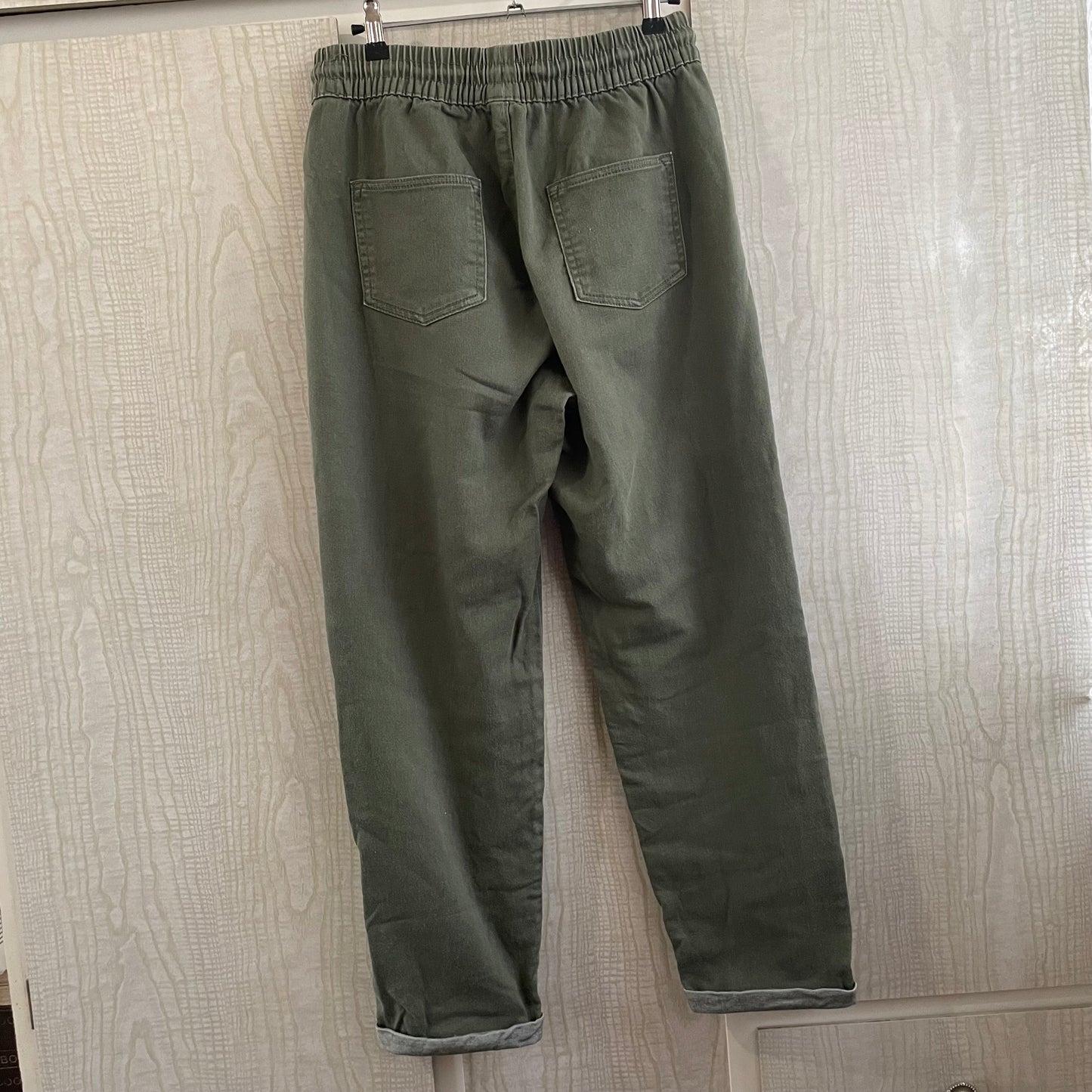 (8) Jogger Green Pants