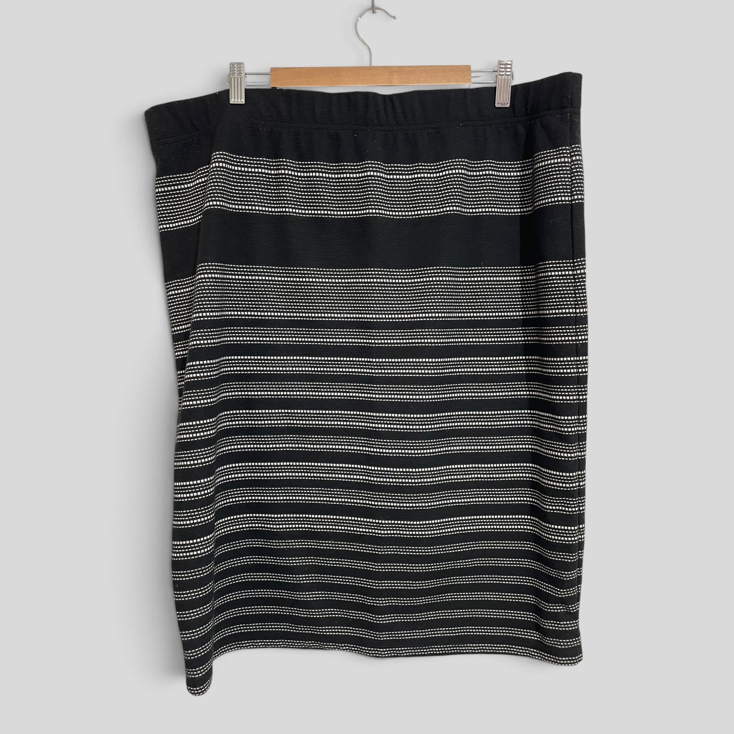(XL) W Lane | BW Skirt