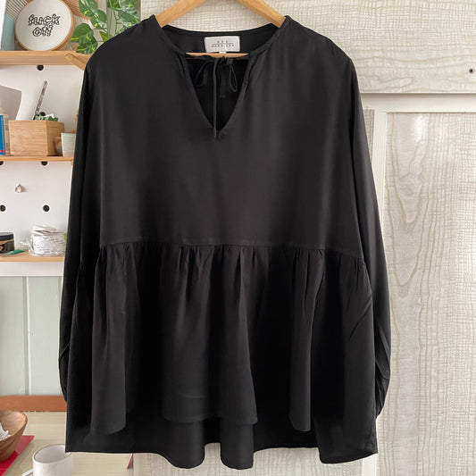 (16) Bee Maddison Black Blouse