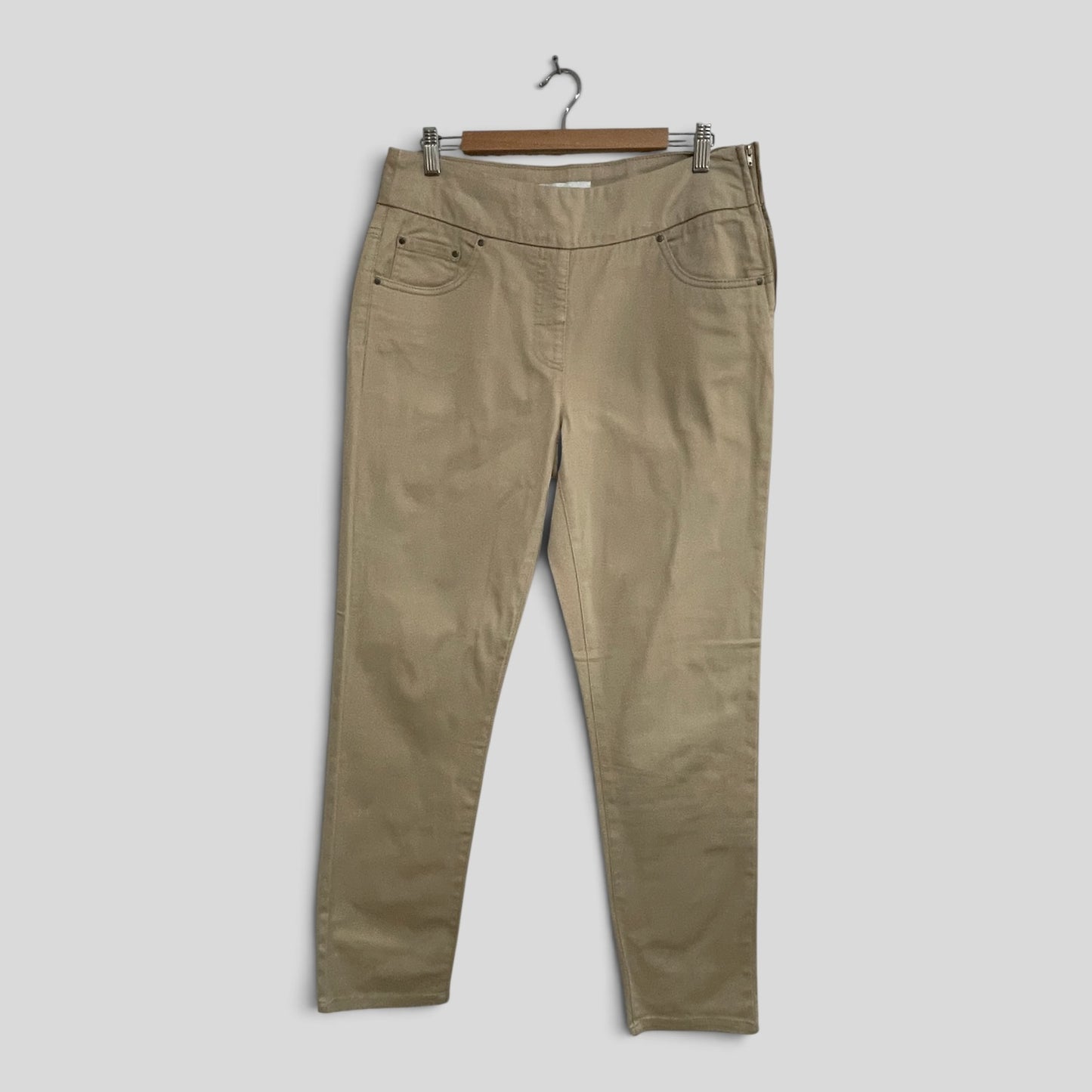 (14) Established | Cream Pants