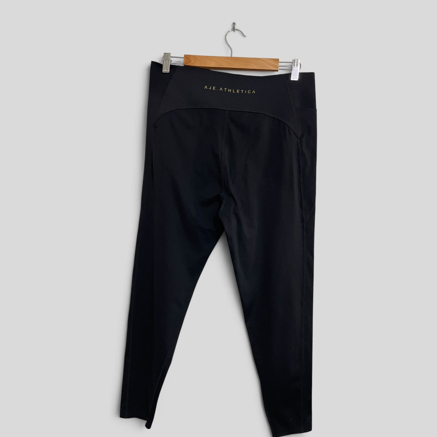 Image of (L) Under Armour | Black Pants
