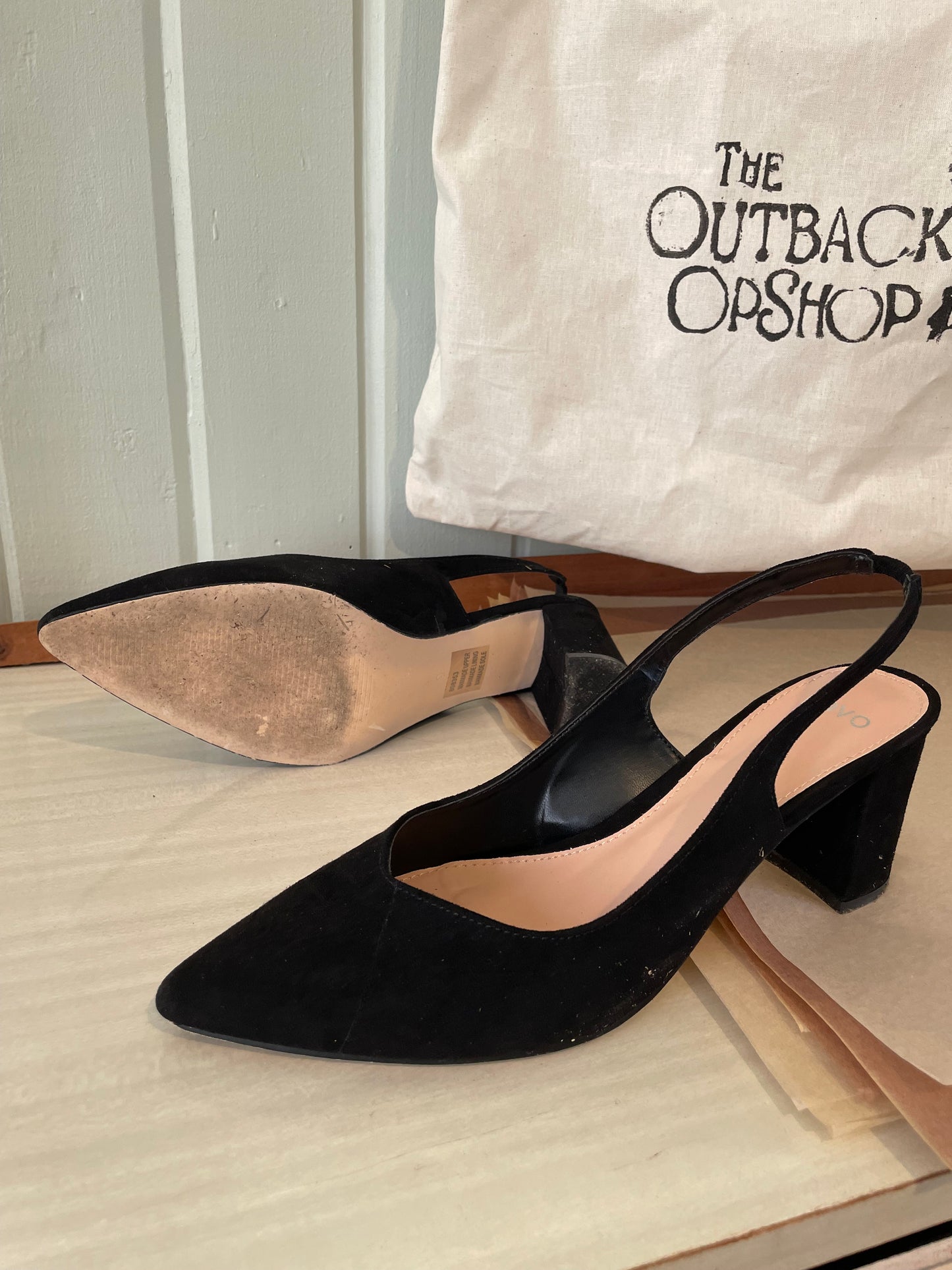 (9) Suede Black Point Heels (Icecream)