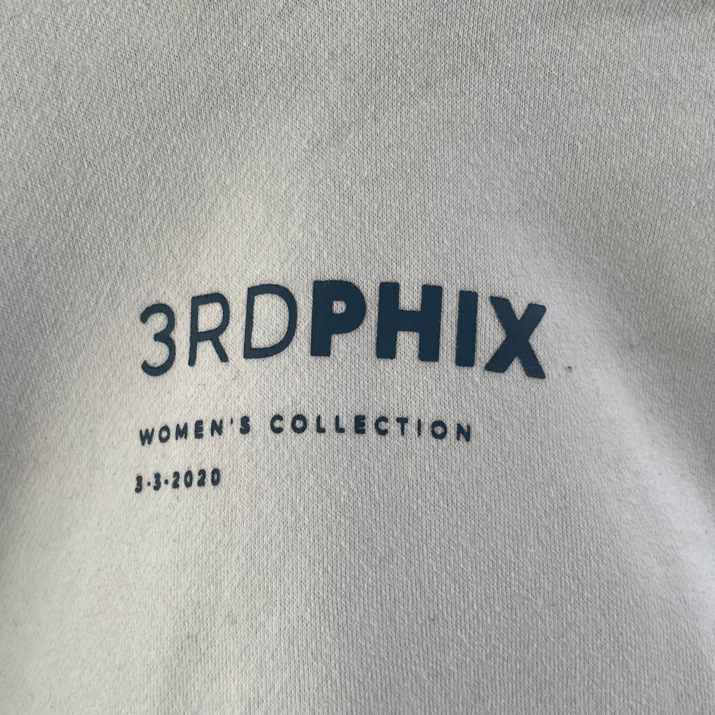 (S) 3RDPHIX Cropped white hoodie