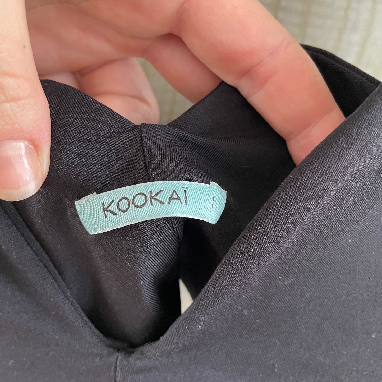 (XS) Kookai Black Crop