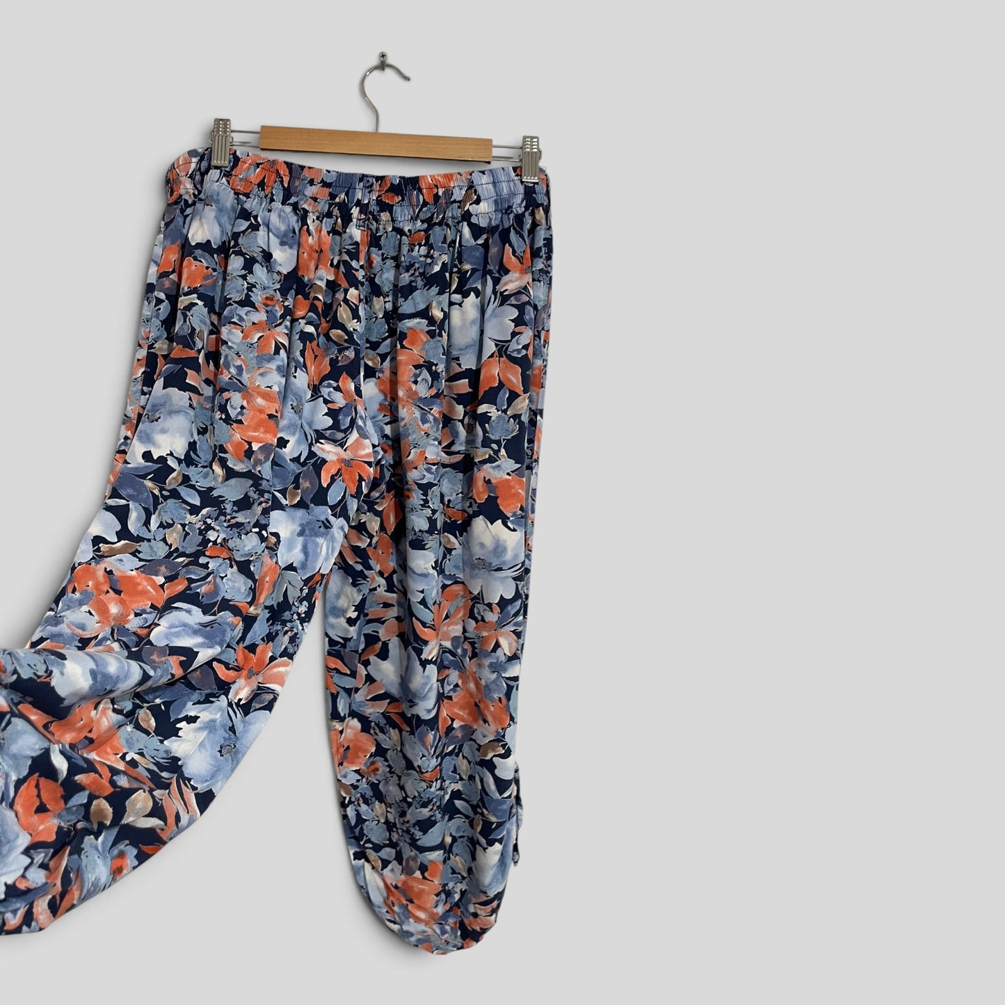 (14) Mary Q | Floral Capris