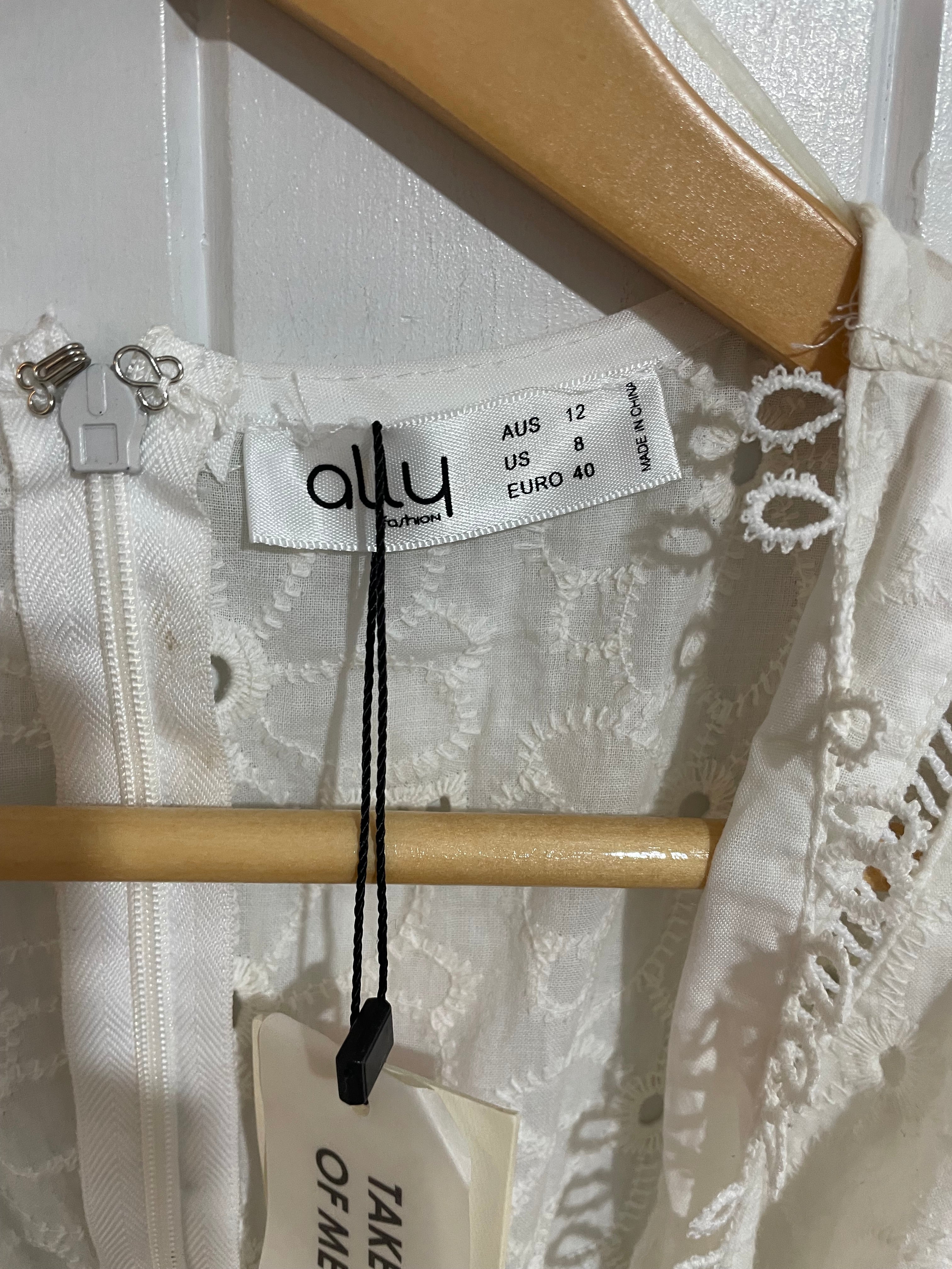 Image of (12) Ally | White Lace Blouse | BNWT