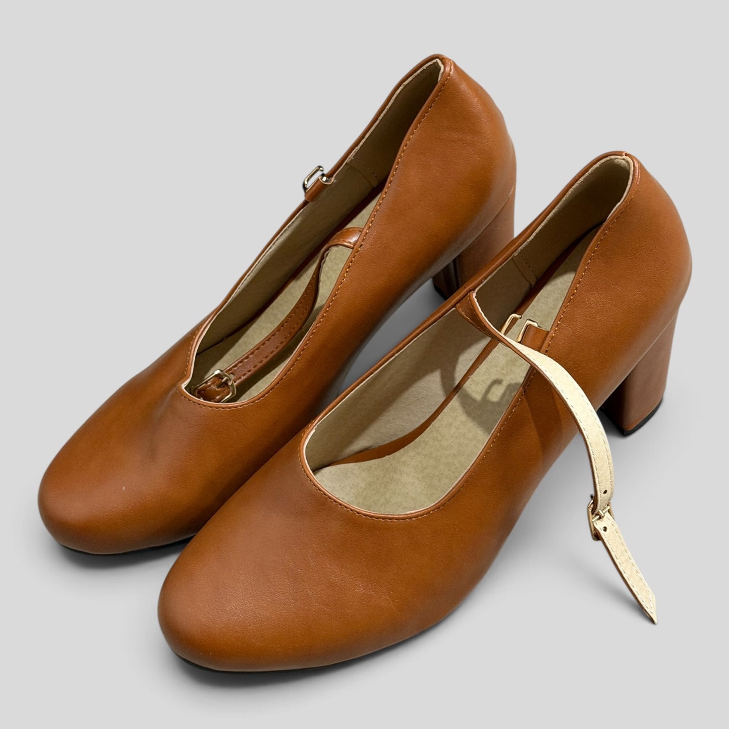 (43) Brown Heels