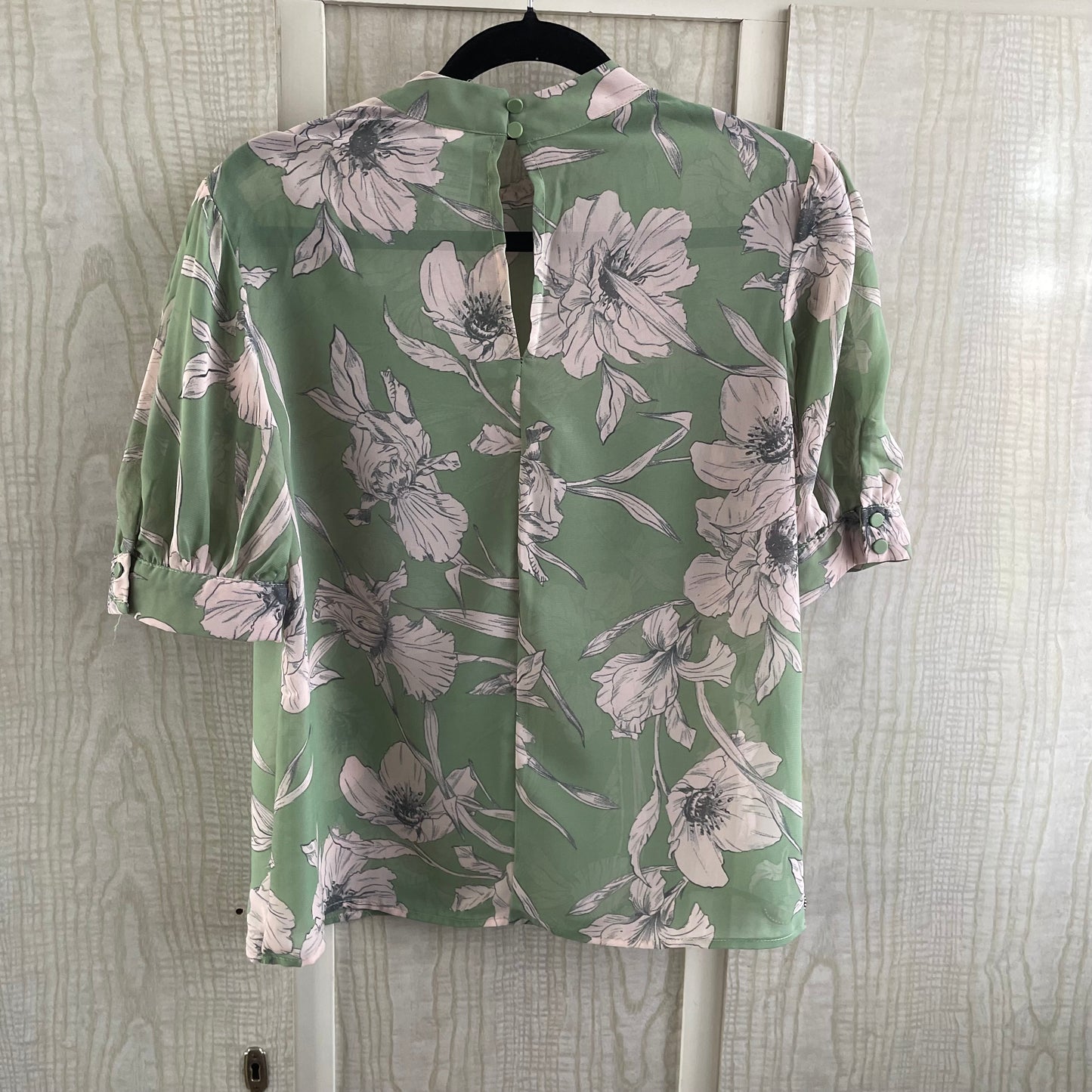 (8) Green Floral Blouse