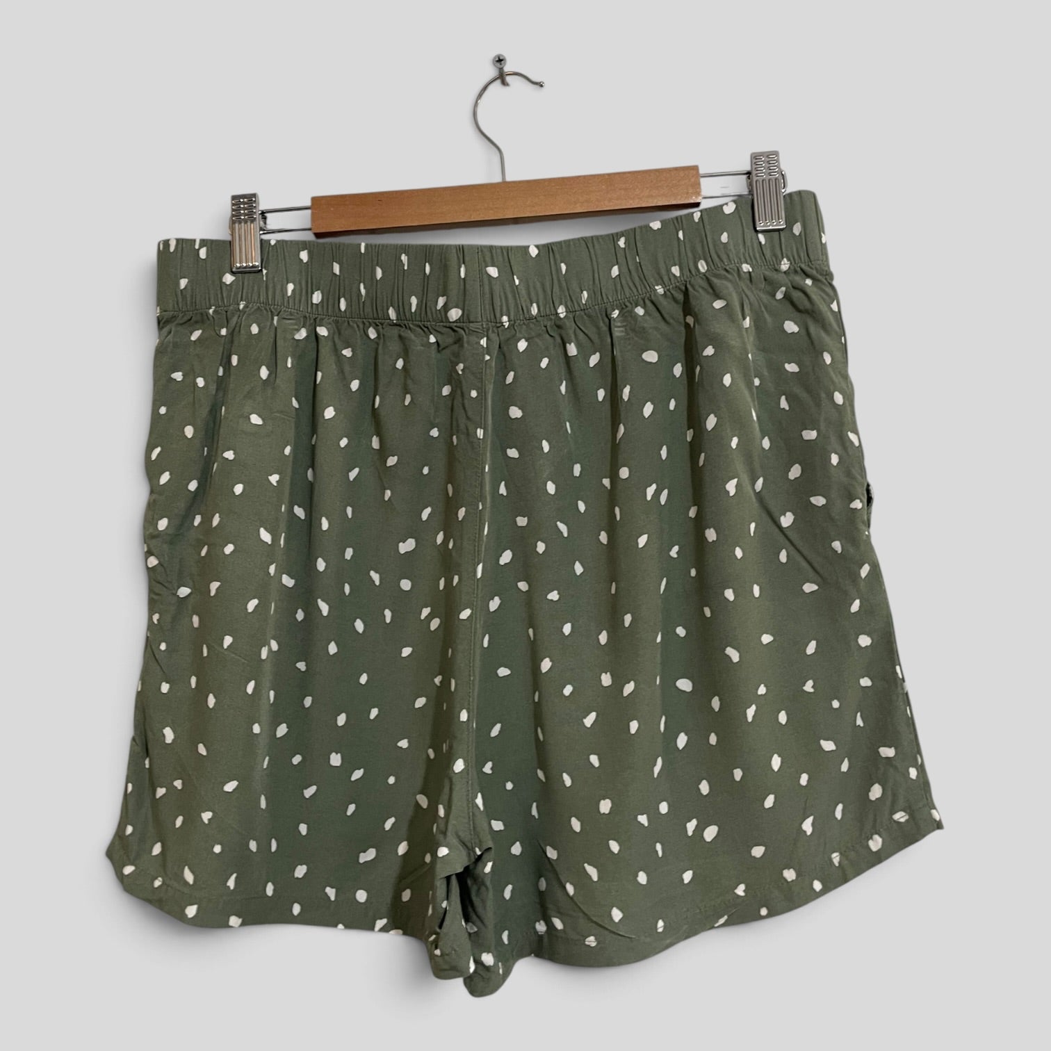 Image of (12) Target | Shorts