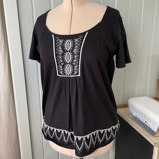 (16) Moda Black Blouse