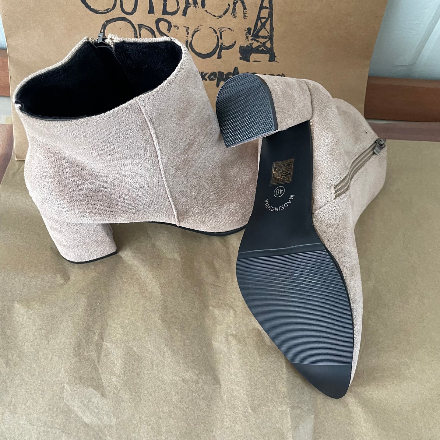 (40) BNWT suede side zip beige/dusty pink boots