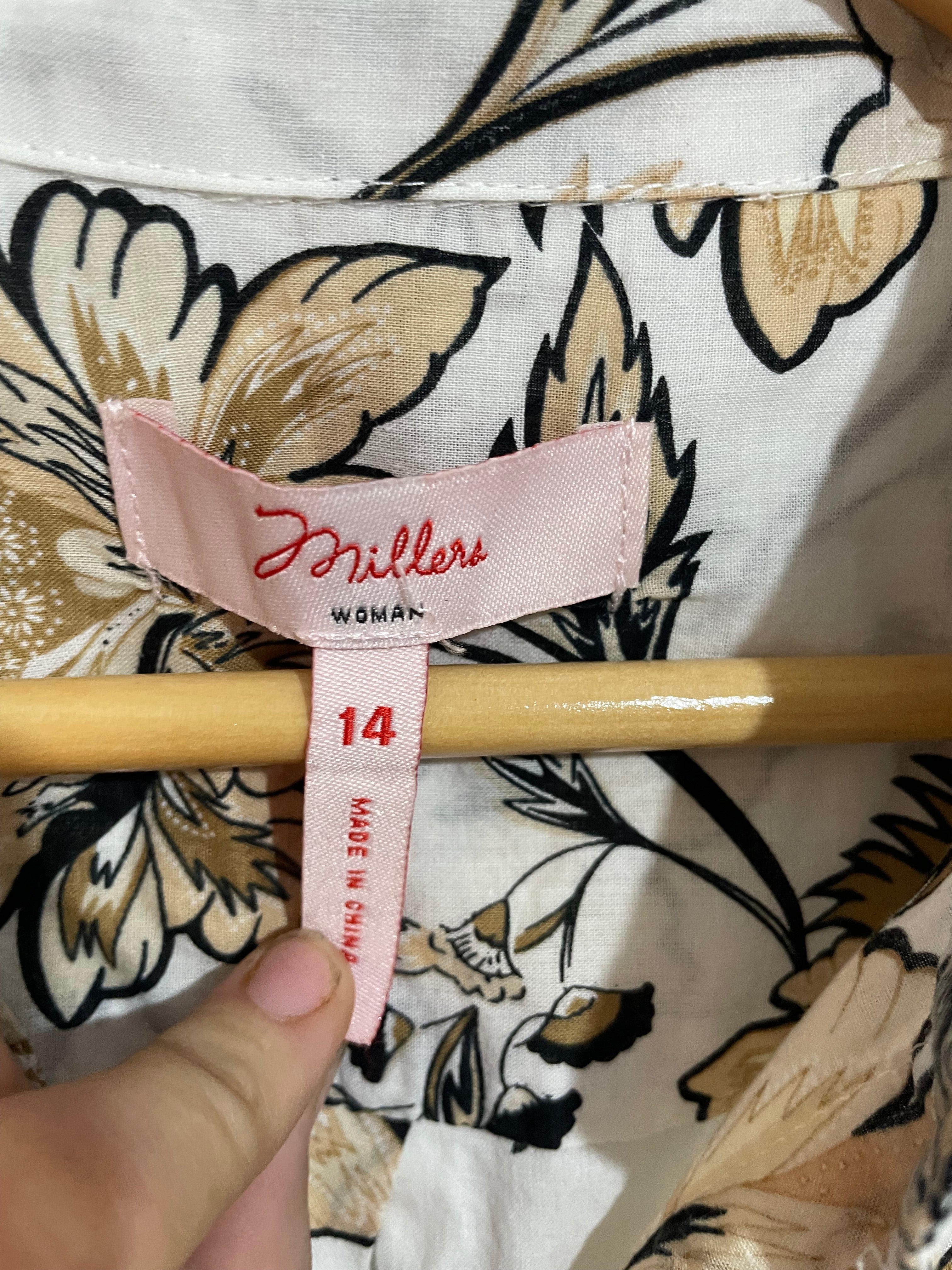 Image of (14) Millers | White Gold Floral Blouse