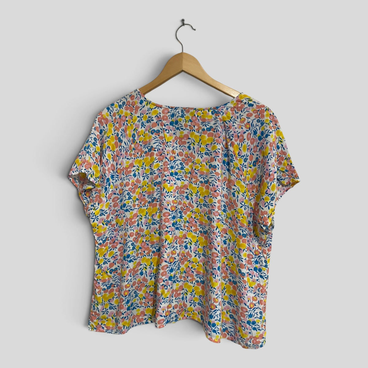 (18) Jackie K | Floral Blouse